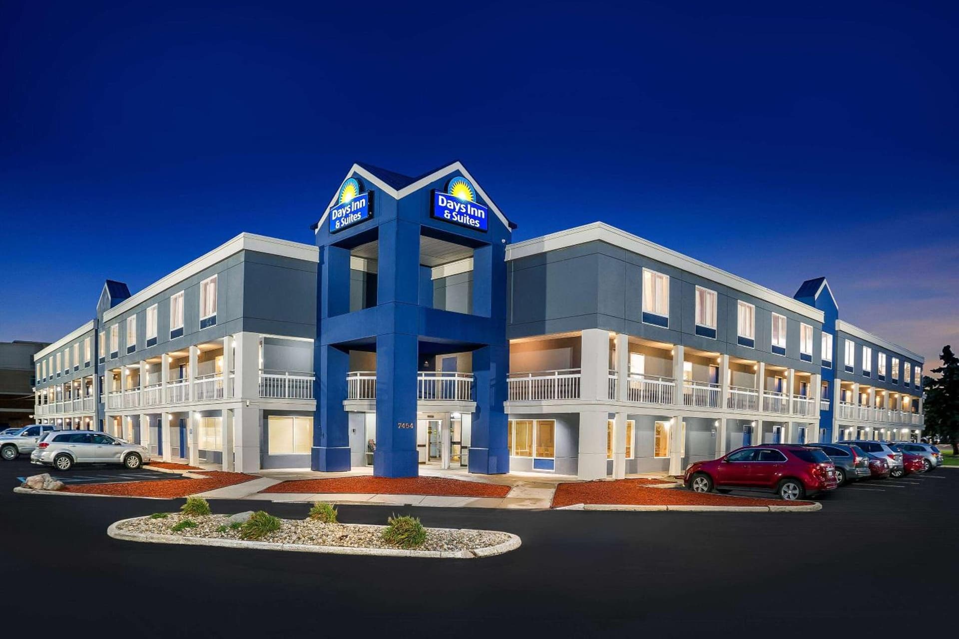 Days Inn & Suites by Wyndham Warren property views in Warren, MI — gallery photo 3