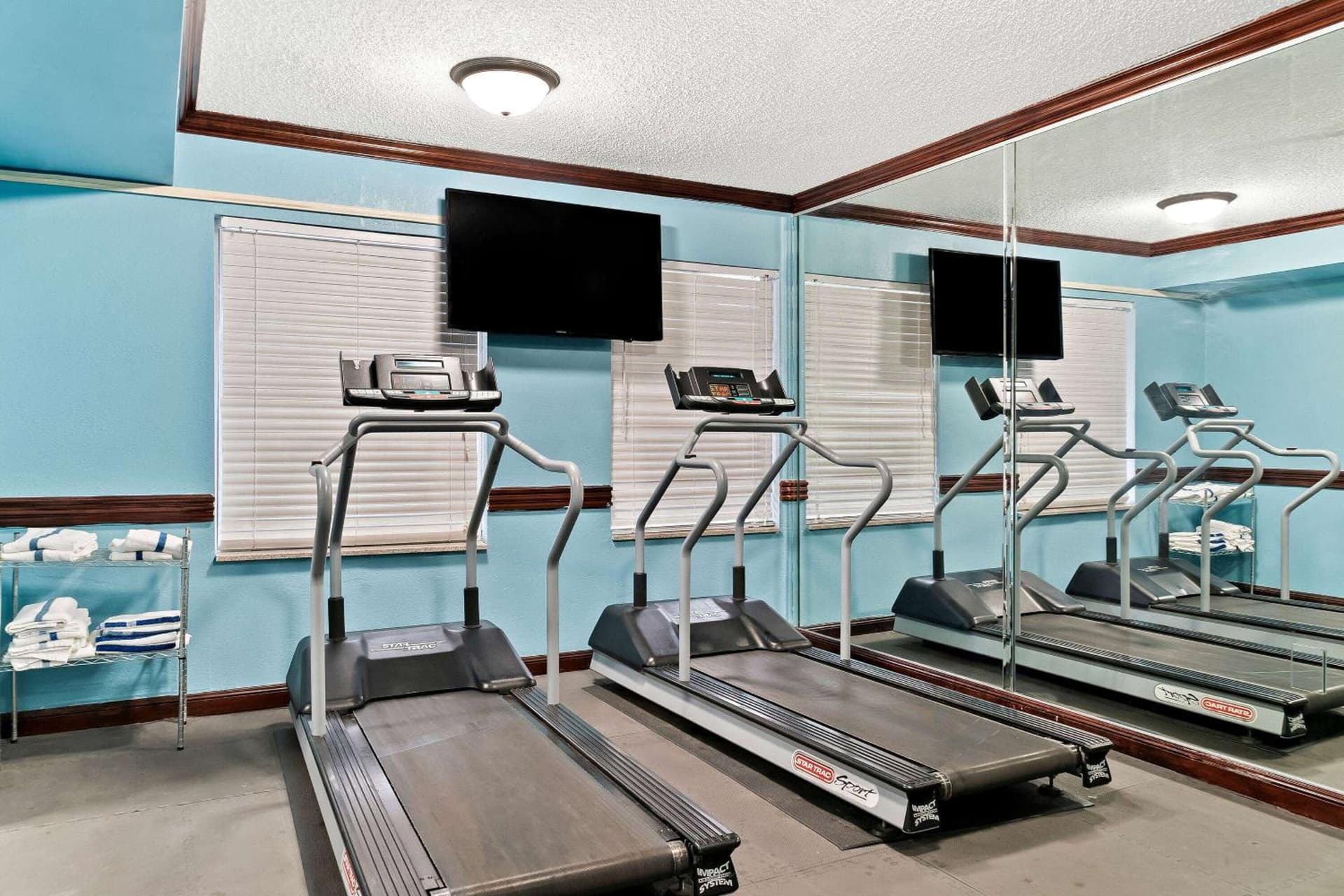 Days Inn & Suites by Wyndham Warren gallery photo in Warren, MI — image 27
