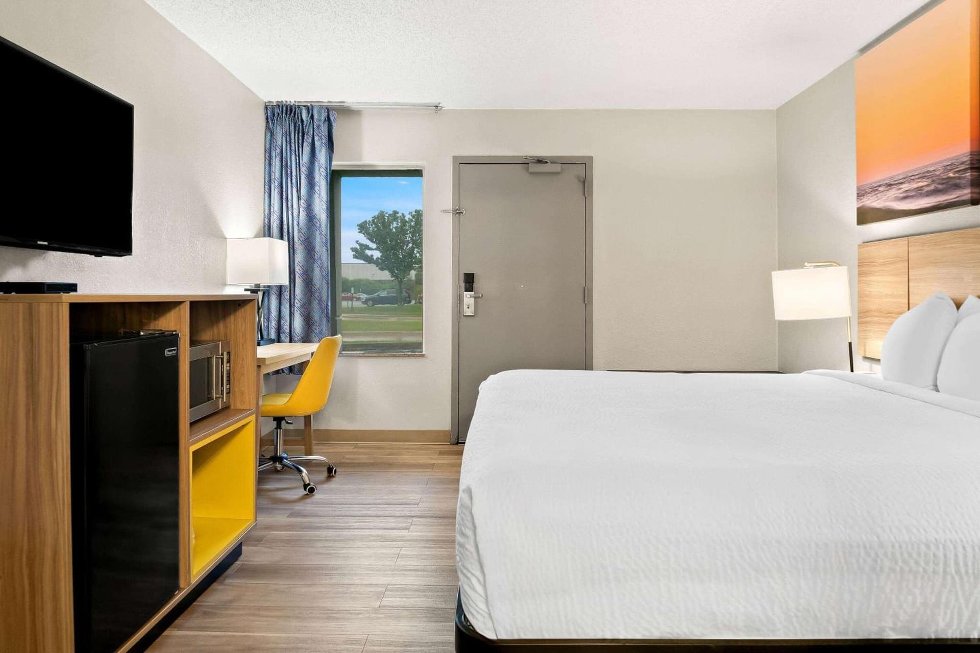 Days Inn & Suites by Wyndham Warren gallery photo in Warren, MI — image 11