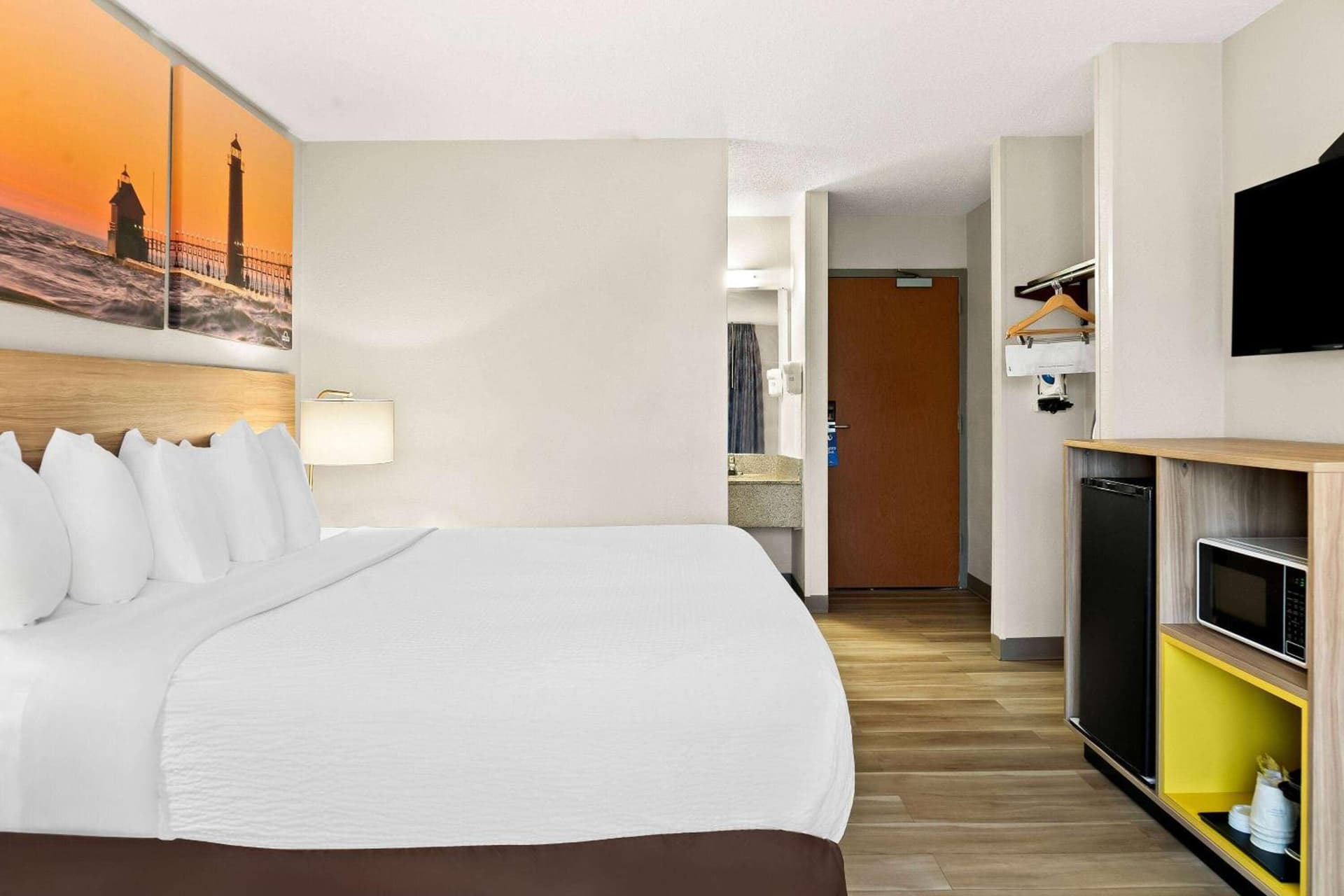 Days Inn & Suites by Wyndham Warren gallery photo in Warren, MI — image 14