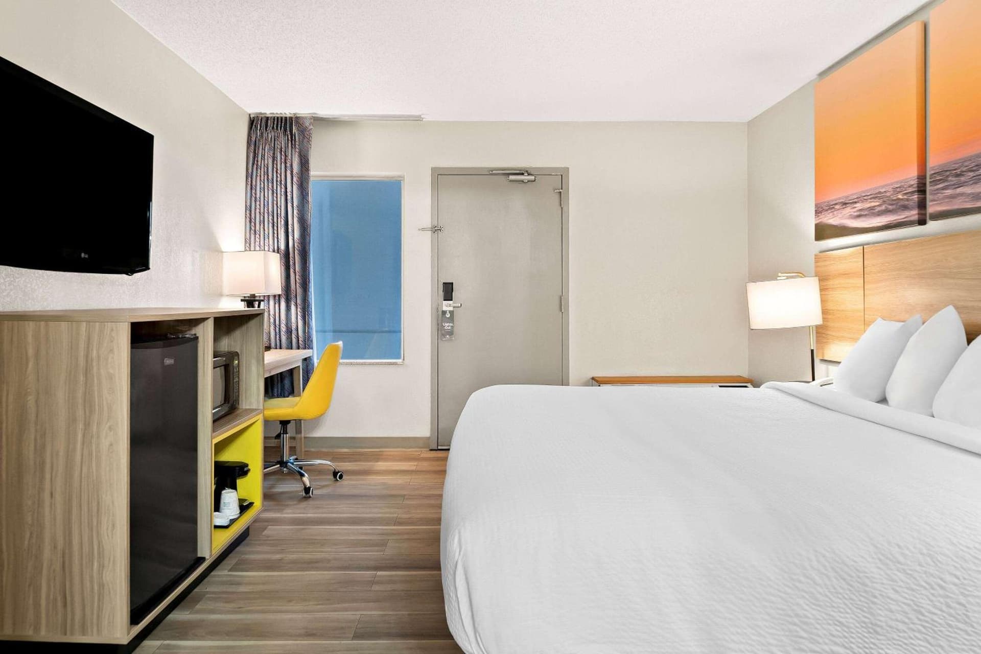 Days Inn & Suites by Wyndham Warren gallery photo in Warren, MI — image 9
