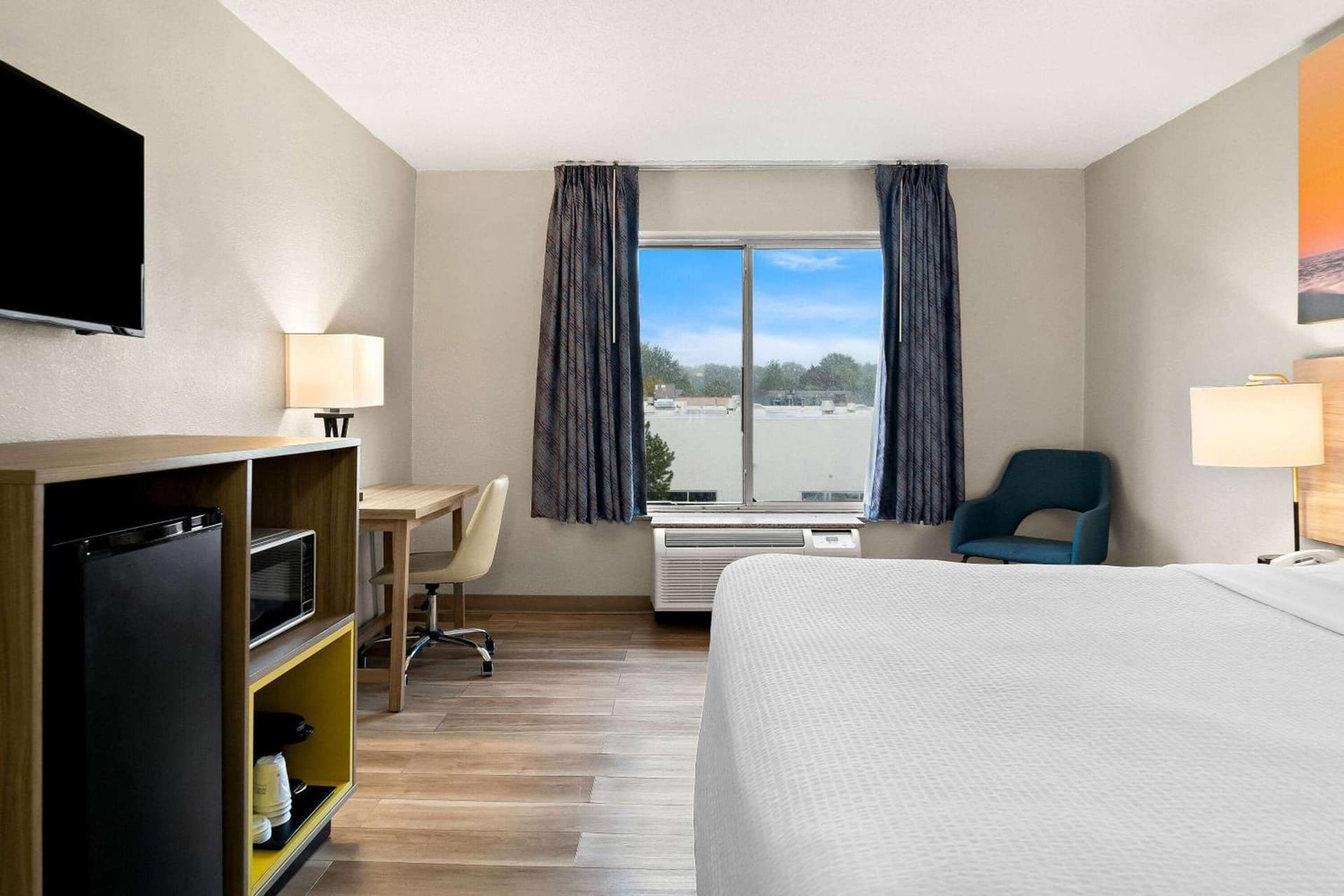 Days Inn & Suites by Wyndham Warren gallery photo in Warren, MI — image 34