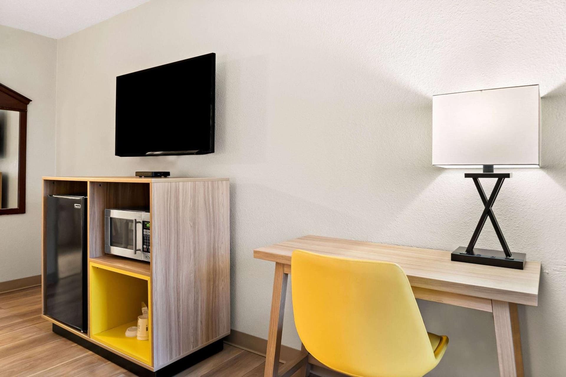 Days Inn & Suites by Wyndham Warren gallery photo in Warren, MI — image 30