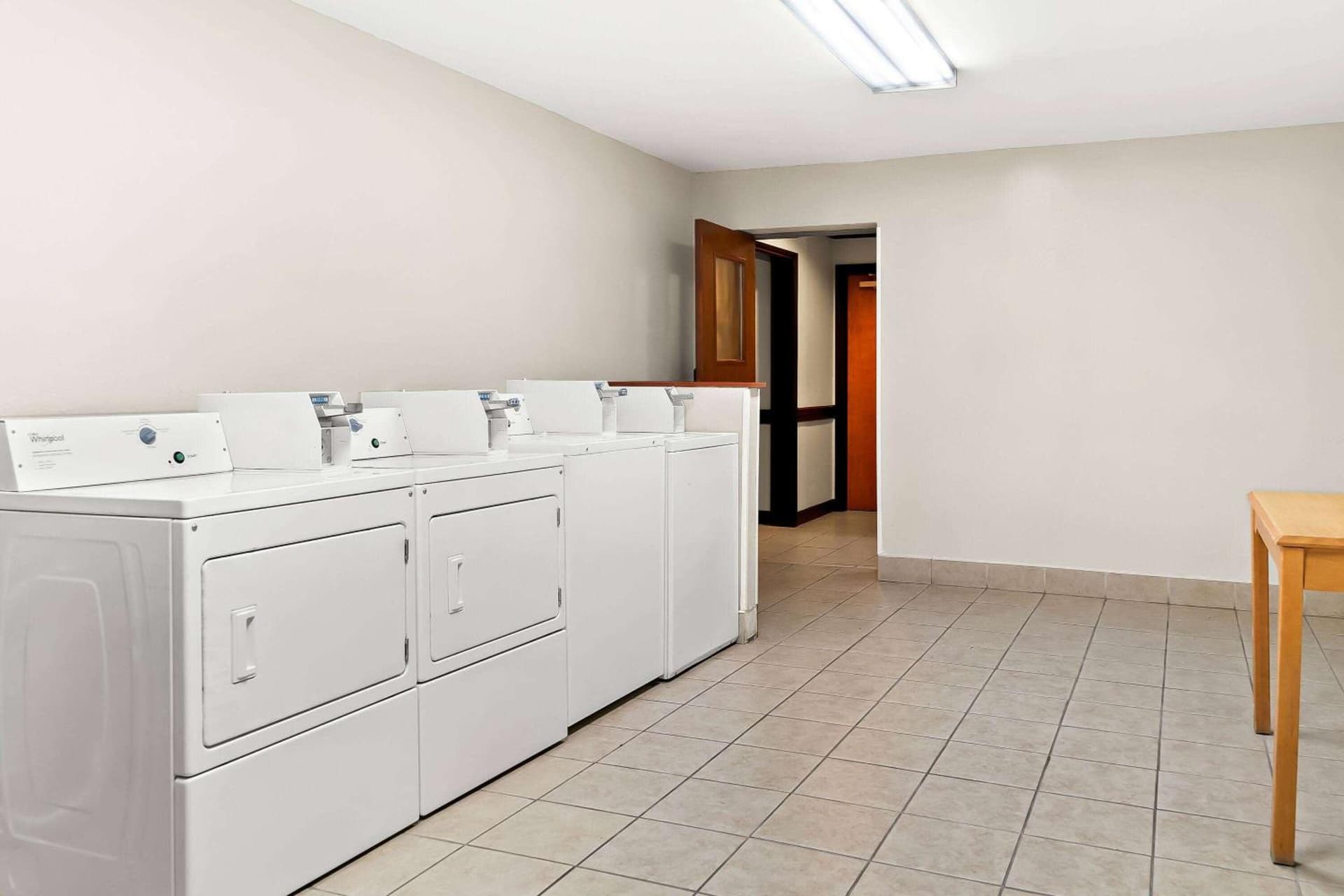 Days Inn & Suites by Wyndham Warren gallery photo in Warren, MI — image 32
