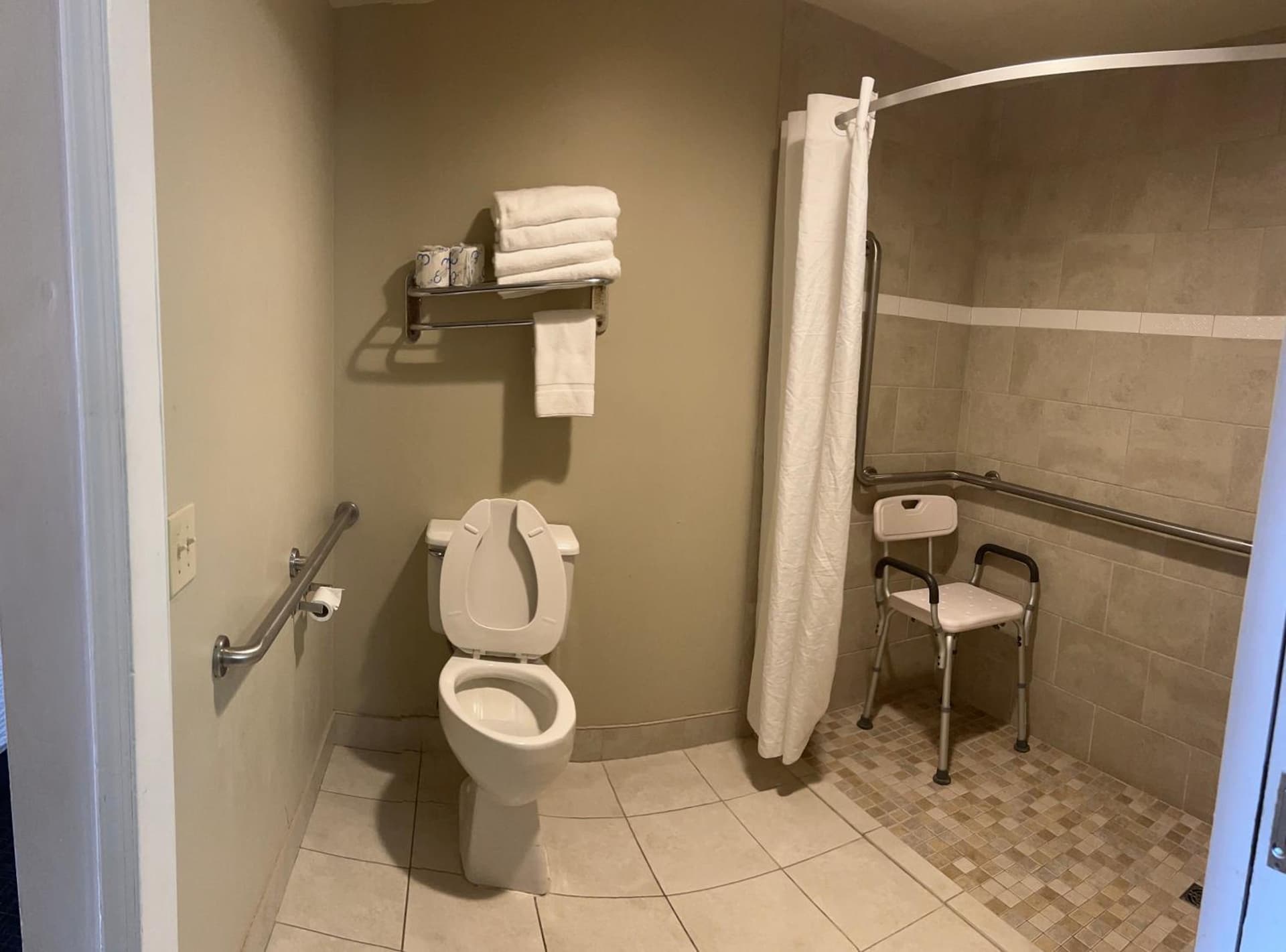 Days Inn by Wyndham Virginia Beach At The Beach gallery photo in Virginia Beach, VA — image 23