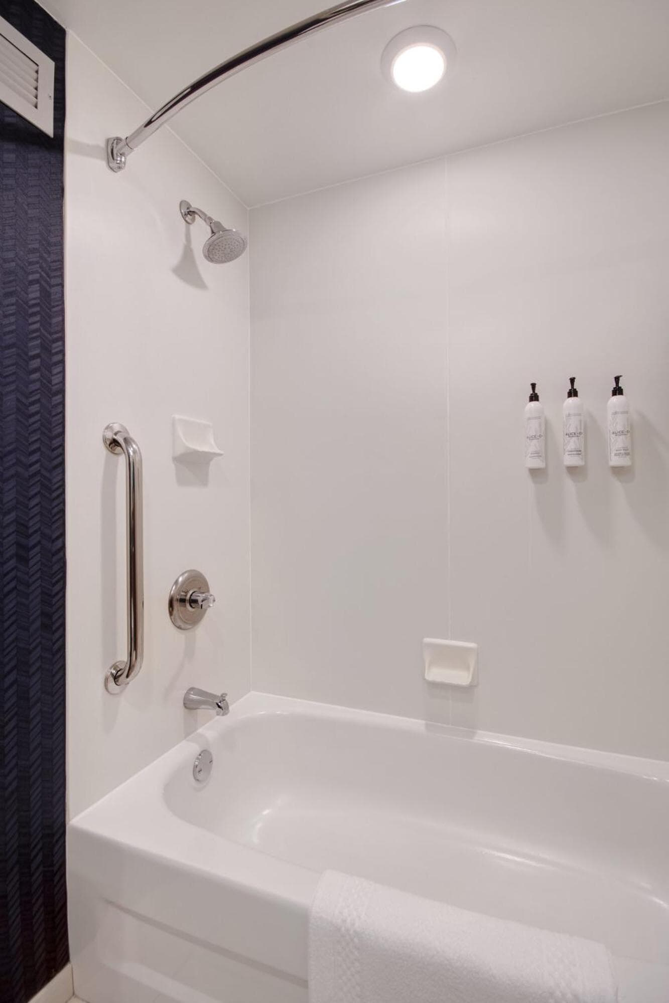 Fairfield Inn and Suites by Marriott Rochester West/Greece interior in Rochester, NY — gallery photo 2