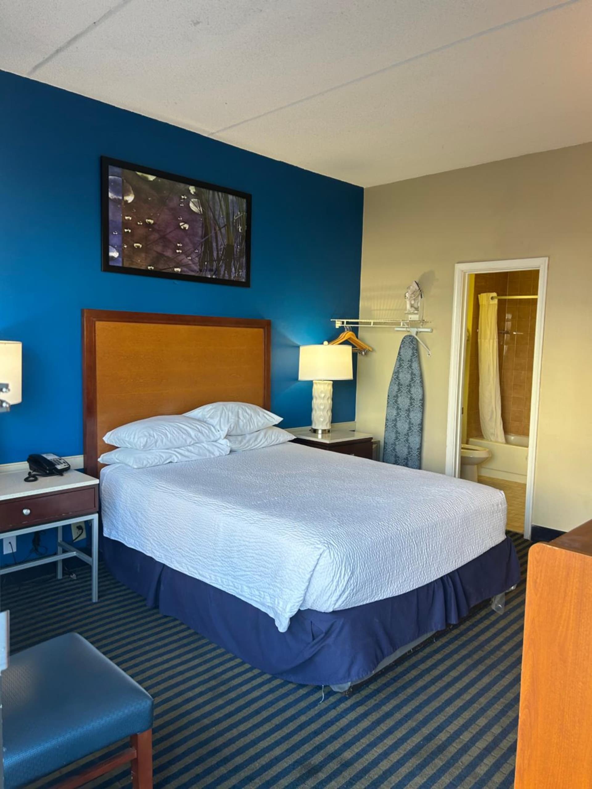 Days Inn by Wyndham Virginia Beach At The Beach interior in Virginia Beach, VA — gallery photo 2