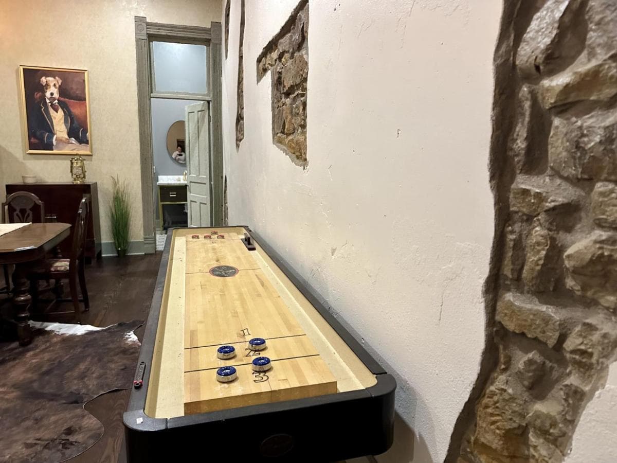 NEW Western-Inspired Inn - The Marlow — hotel in Okemah, Oklahoma