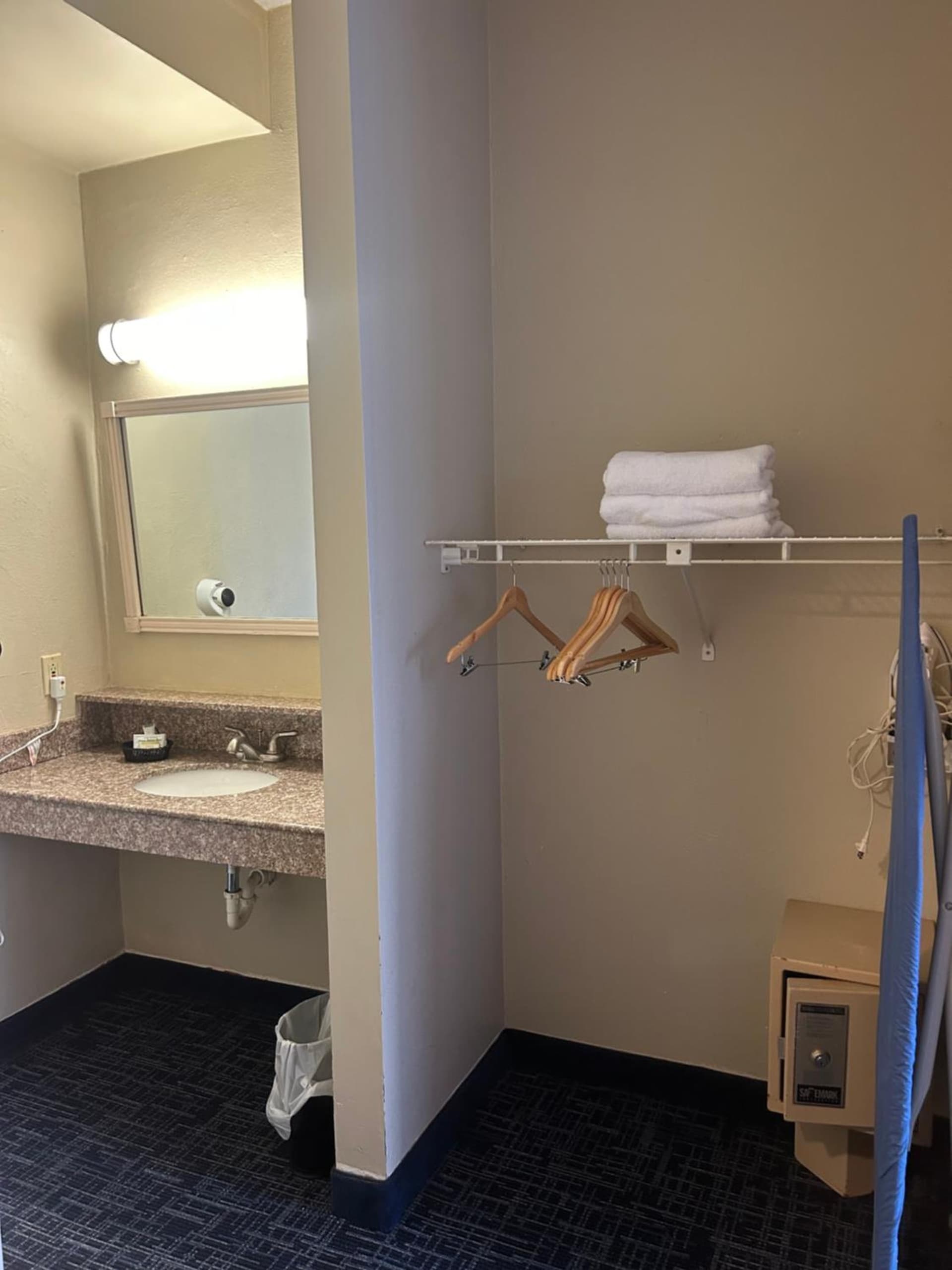 Days Inn by Wyndham Virginia Beach At The Beach gallery photo in Virginia Beach, VA — image 10