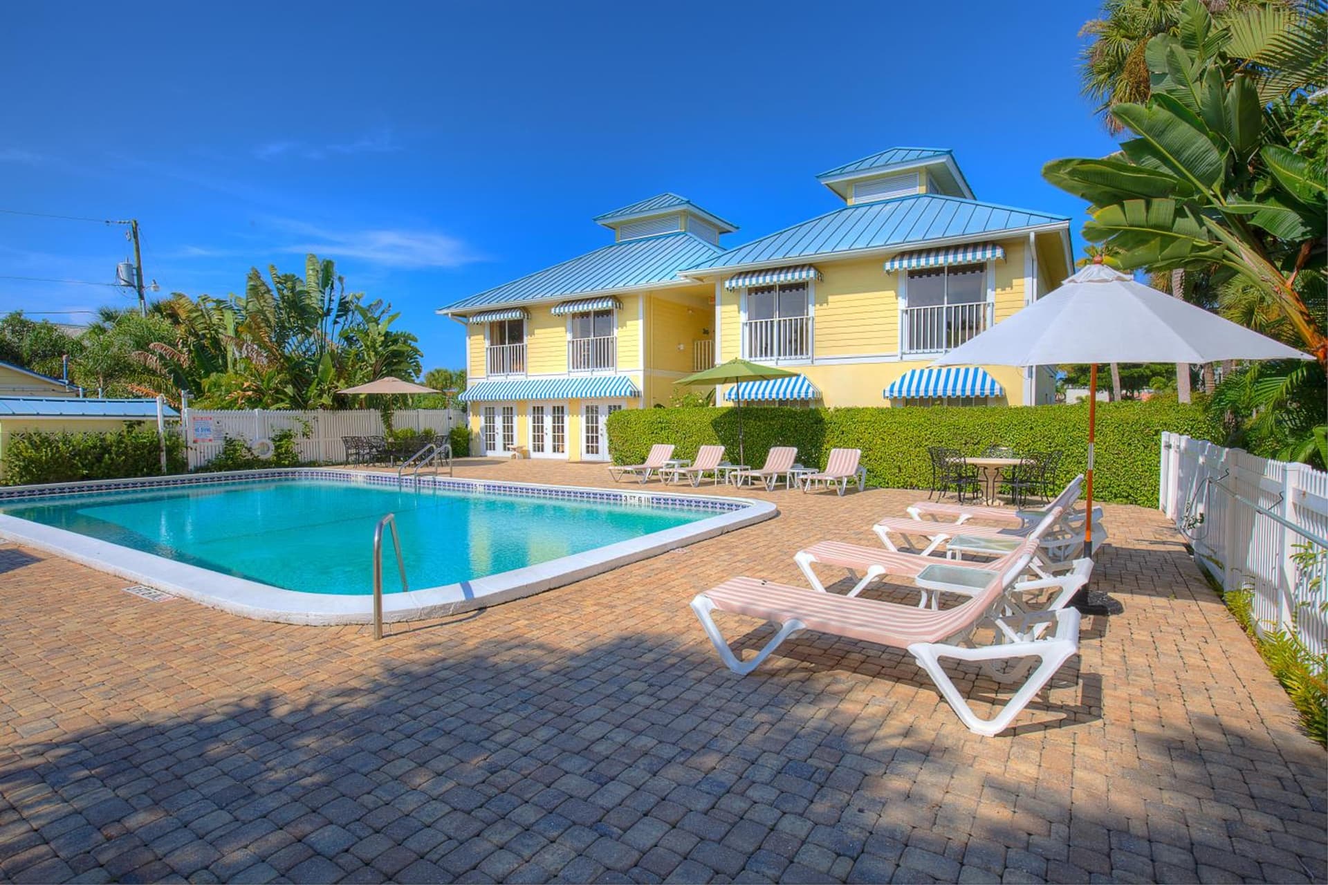 Naples Garden Inn interior in Naples, FL — gallery photo 2