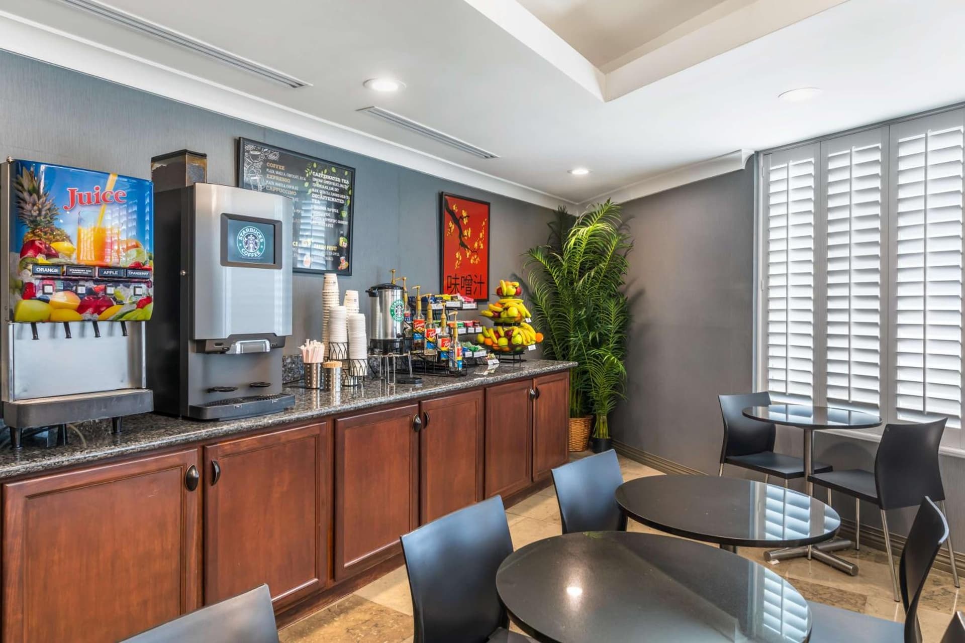 Best Western PLUS Avita Suites property views in Torrance, CA — gallery photo 3