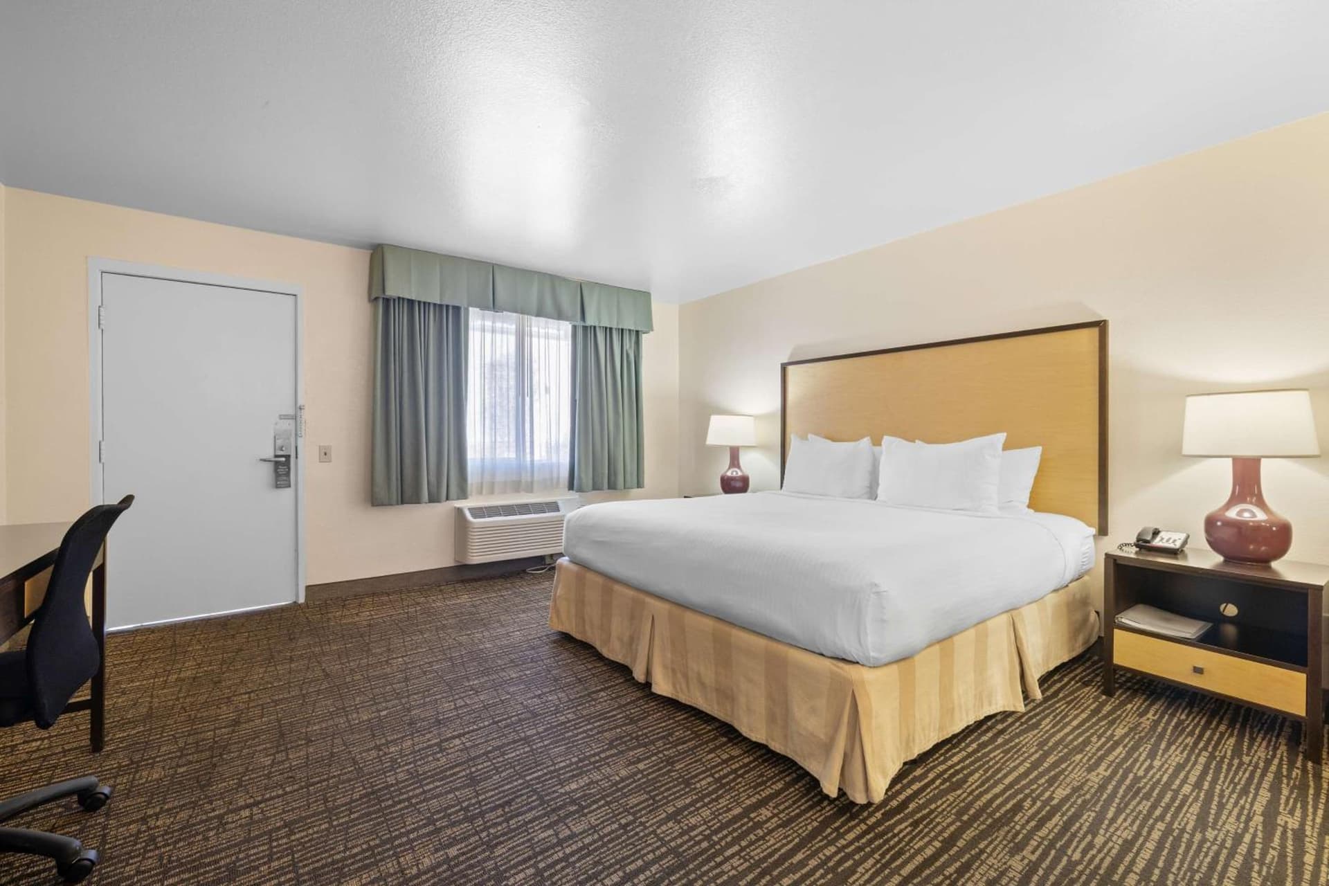 Best Western Petaluma Inn interior in Petaluma, CA — gallery photo 2