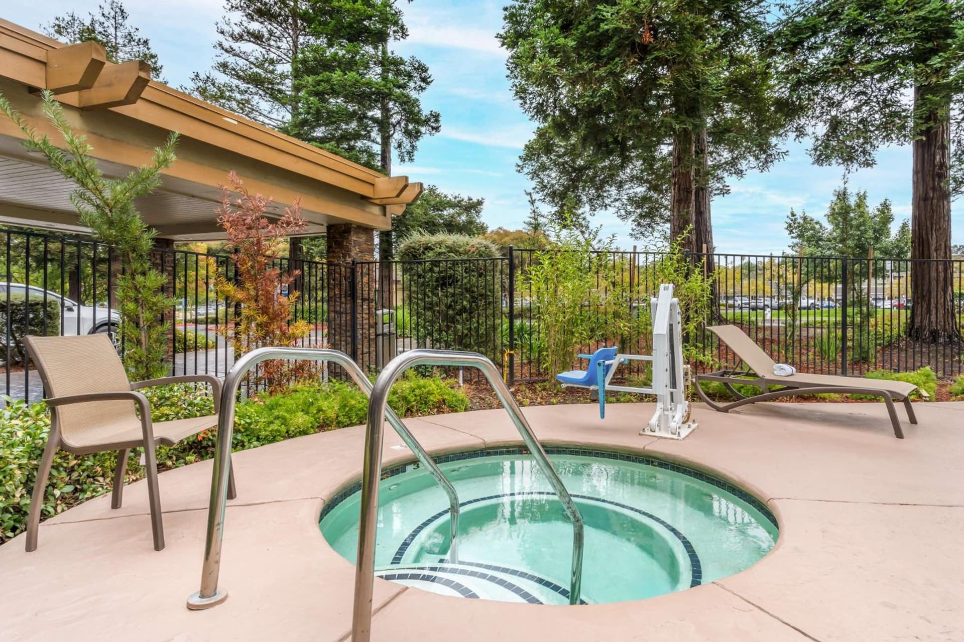 Best Western John Muir Inn interior in Martinez, CA — gallery photo 2