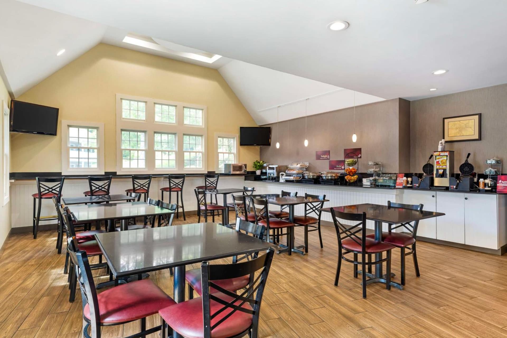 Best Western Plus Cold Spring interior in Plymouth, MA — gallery photo 2