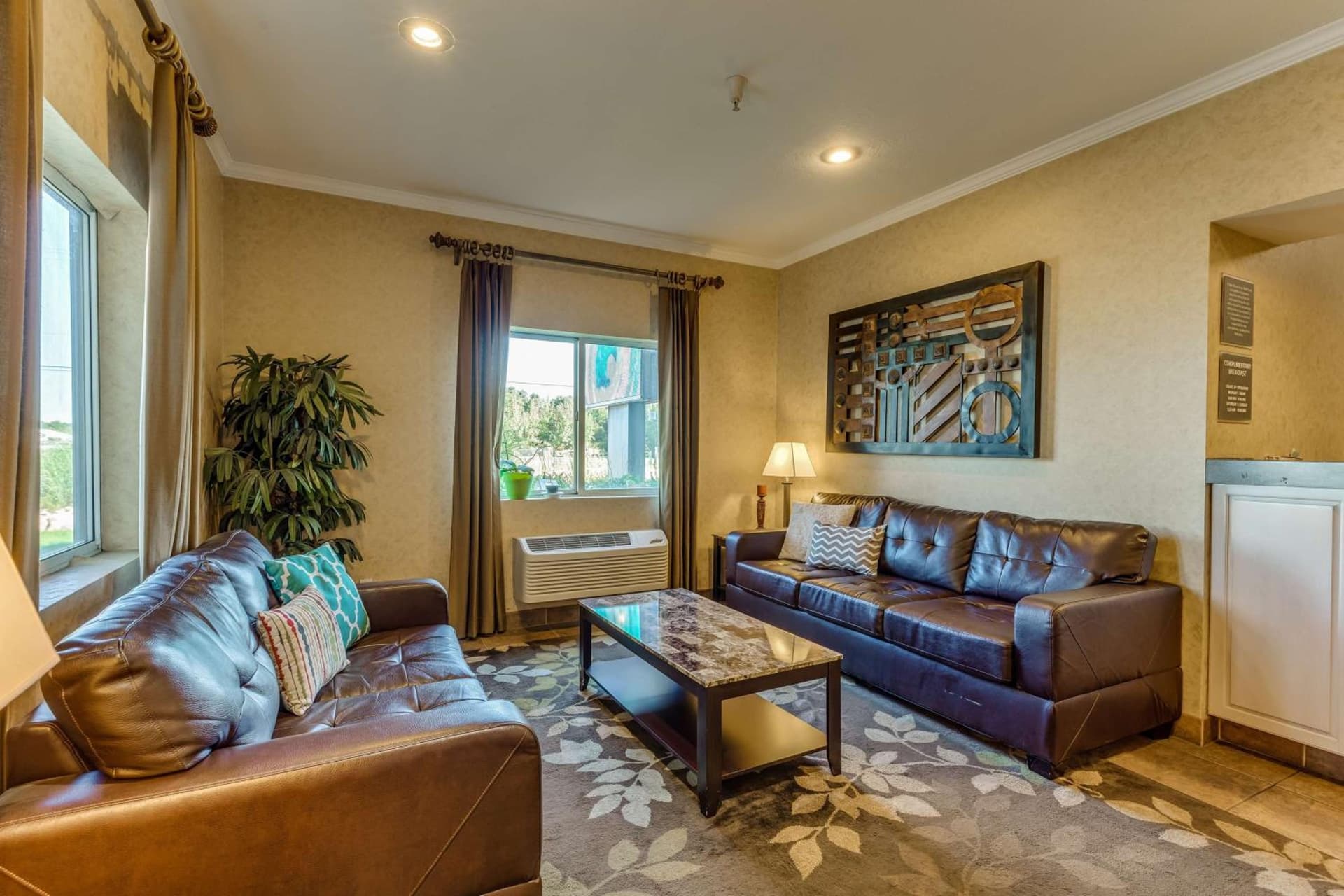 Best Western Lakewinds interior in Ludington, MI — gallery photo 2