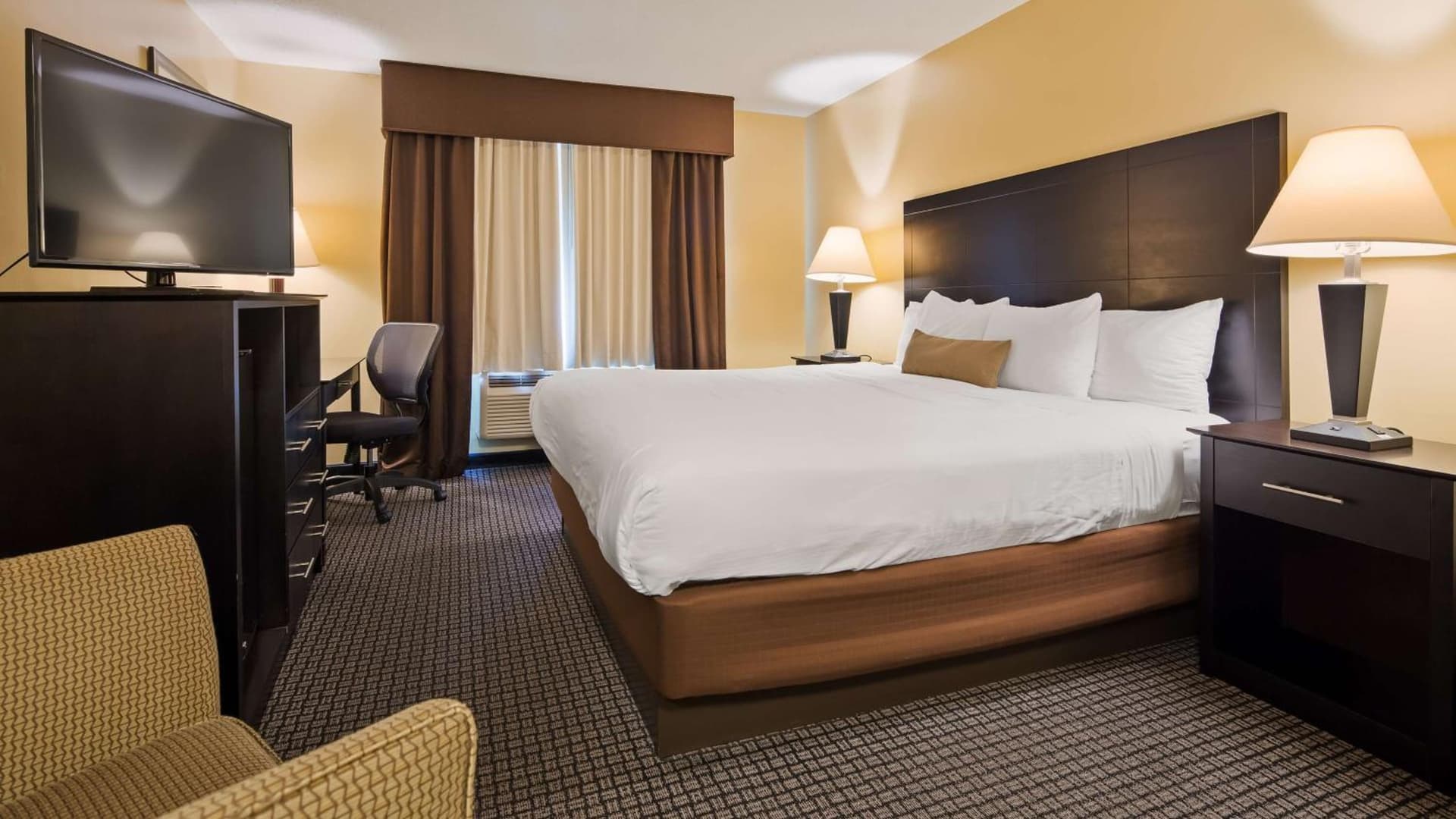 Best Western Lakewinds interior in Ludington, MI — gallery photo 2
