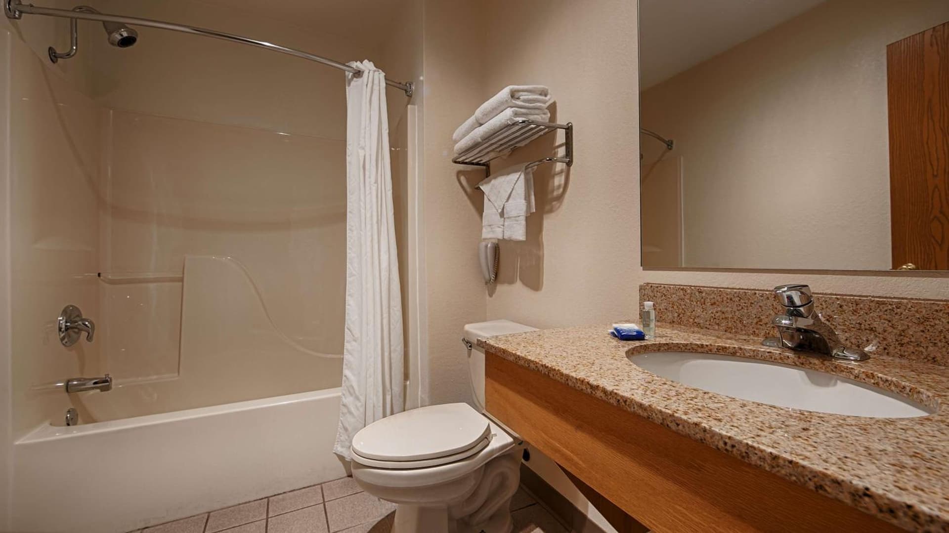 Best Western Lakewinds property views in Ludington, MI — gallery photo 3