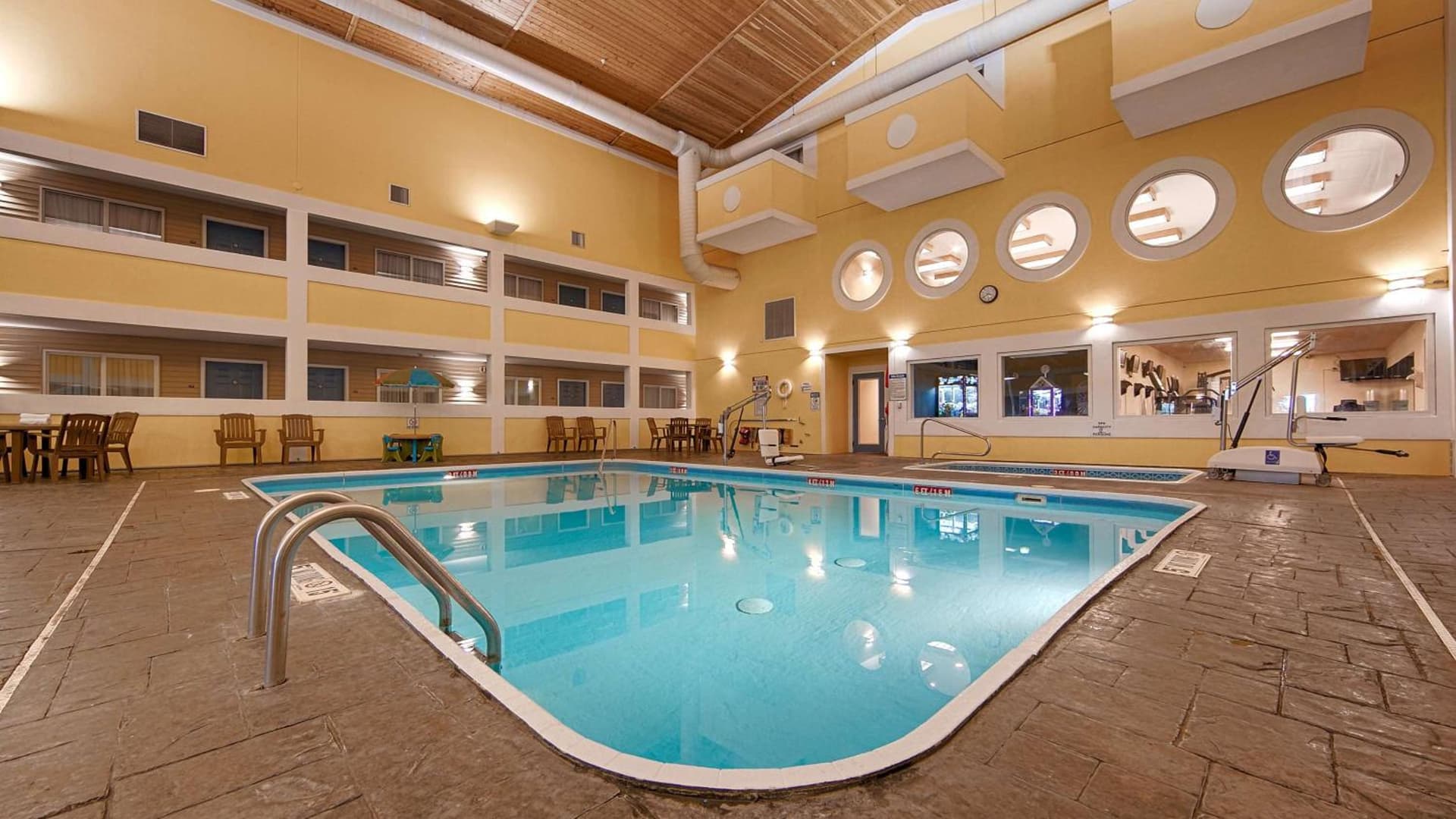 Best Western Lakewinds gallery photo in Ludington, MI — image 49