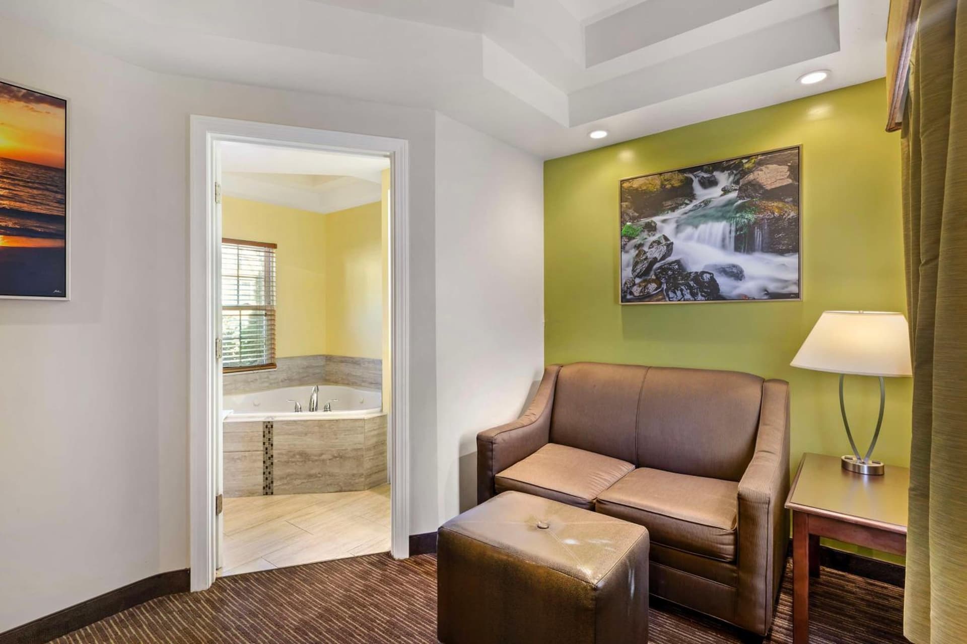 Best Western Plus Cold Spring interior in Plymouth, MA — gallery photo 2