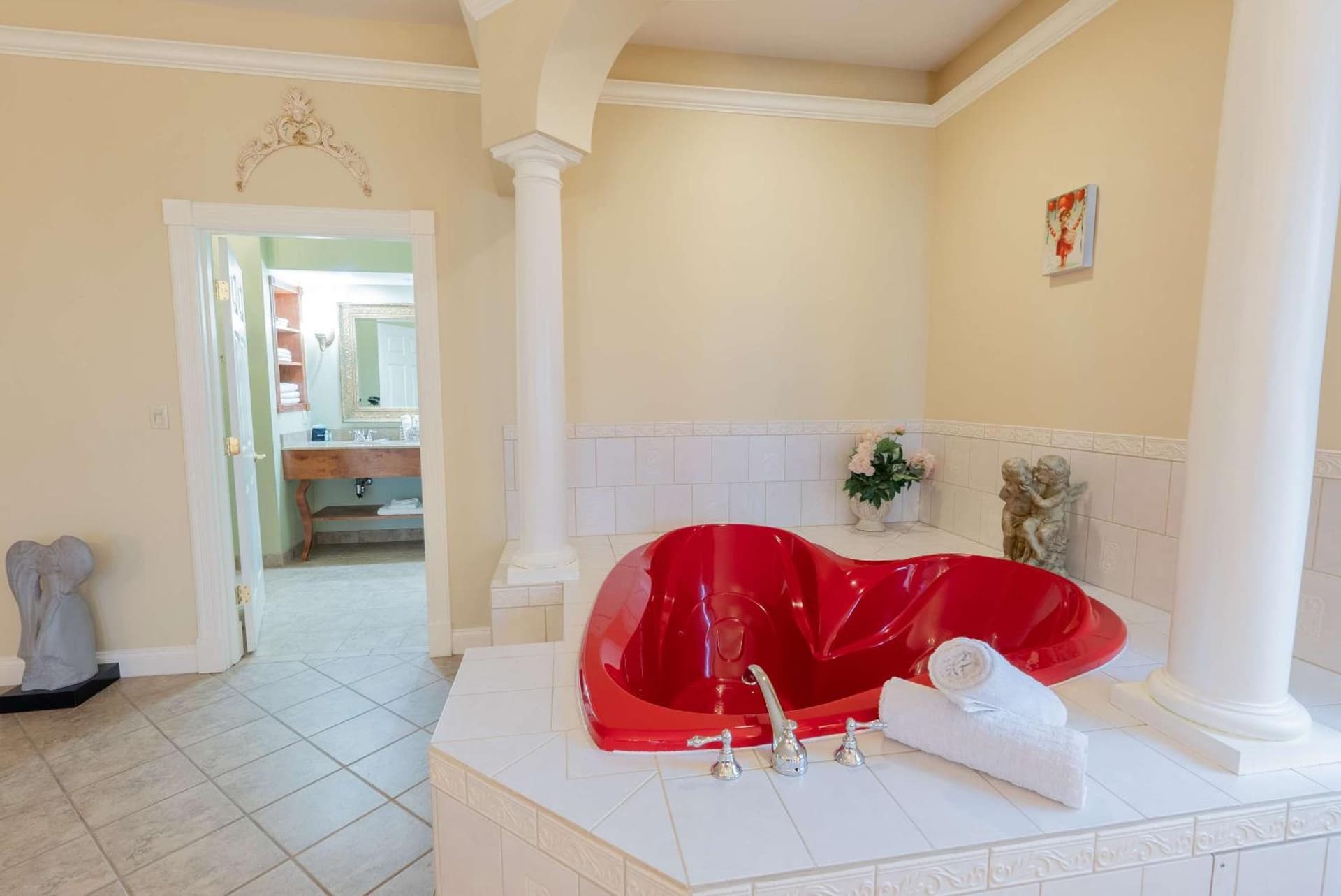 Best Western White House Inn interior in Bangor, ME — gallery photo 2