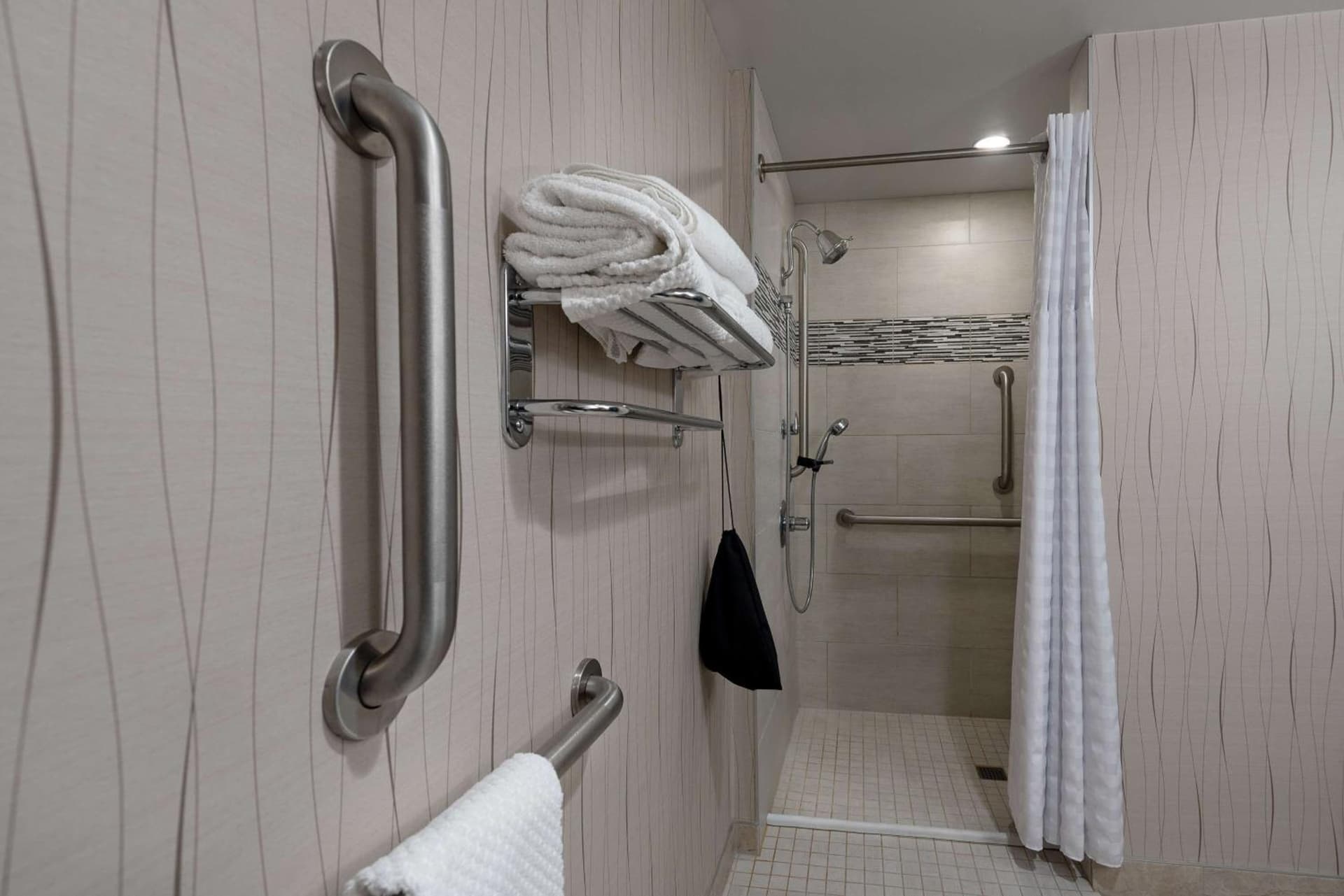 Embassy Suites Saratoga Springs gallery photo in Saratoga Springs, NY — image 38