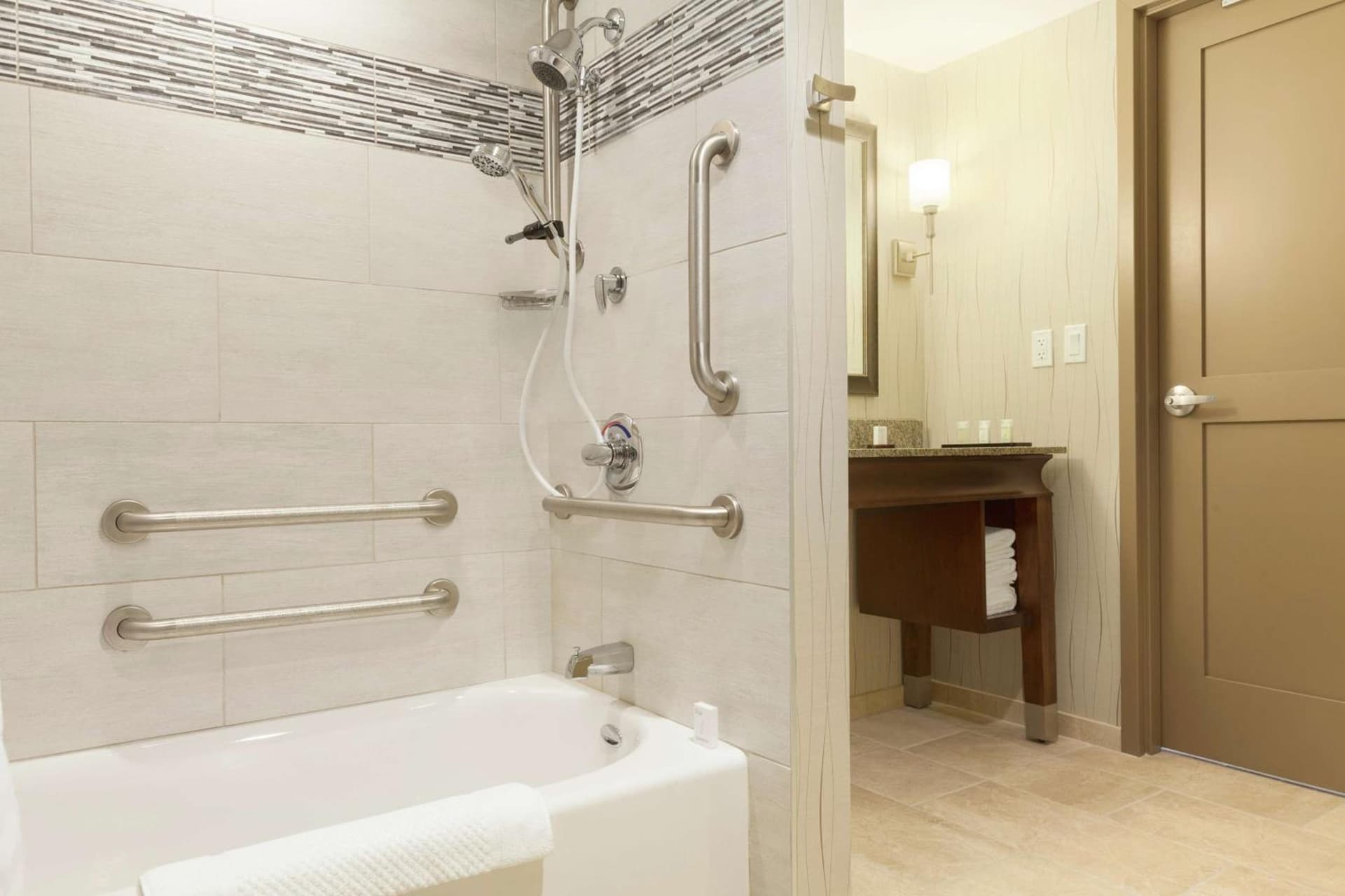Embassy Suites Saratoga Springs gallery photo in Saratoga Springs, NY — image 32