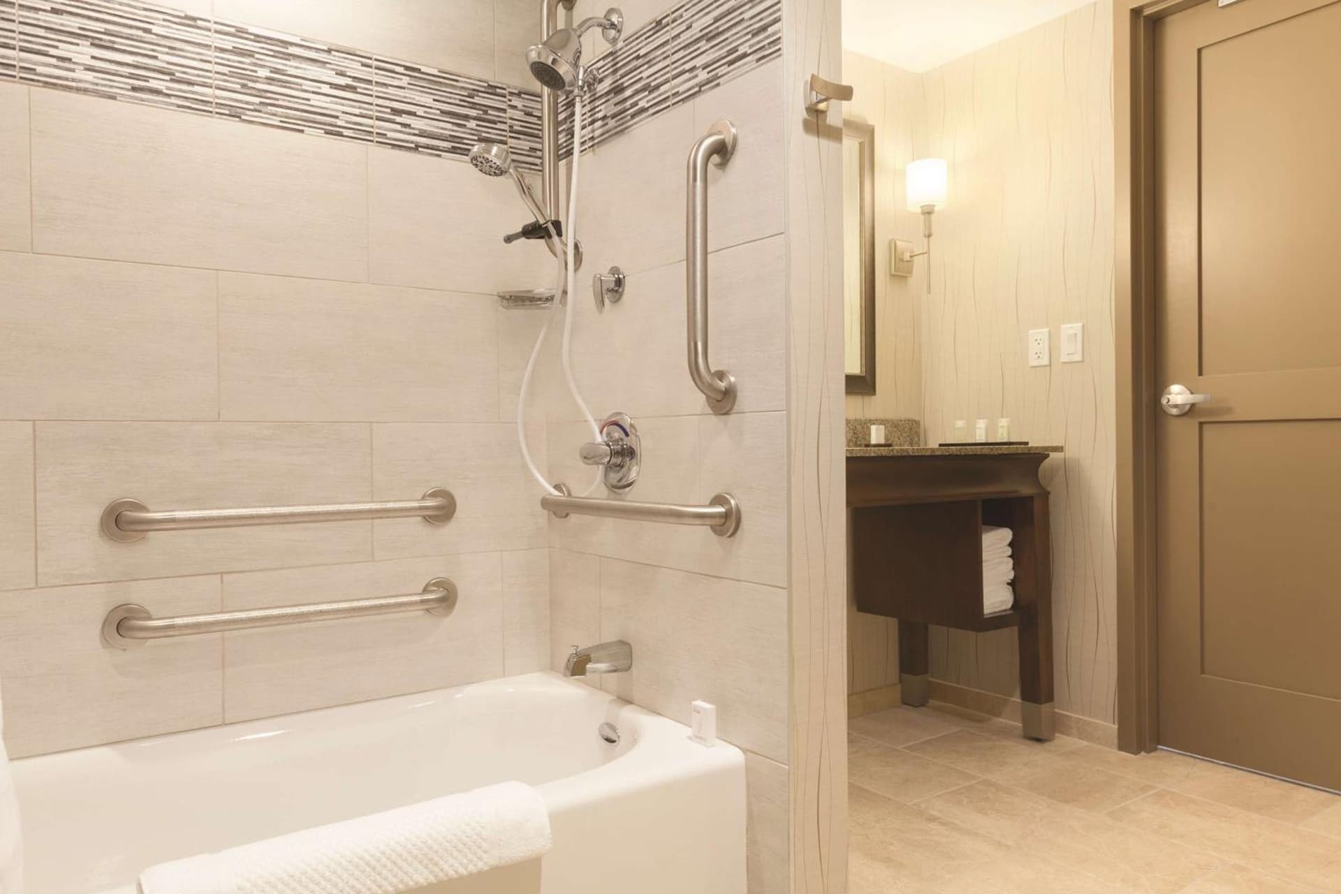 Embassy Suites Saratoga Springs gallery photo in Saratoga Springs, NY — image 39