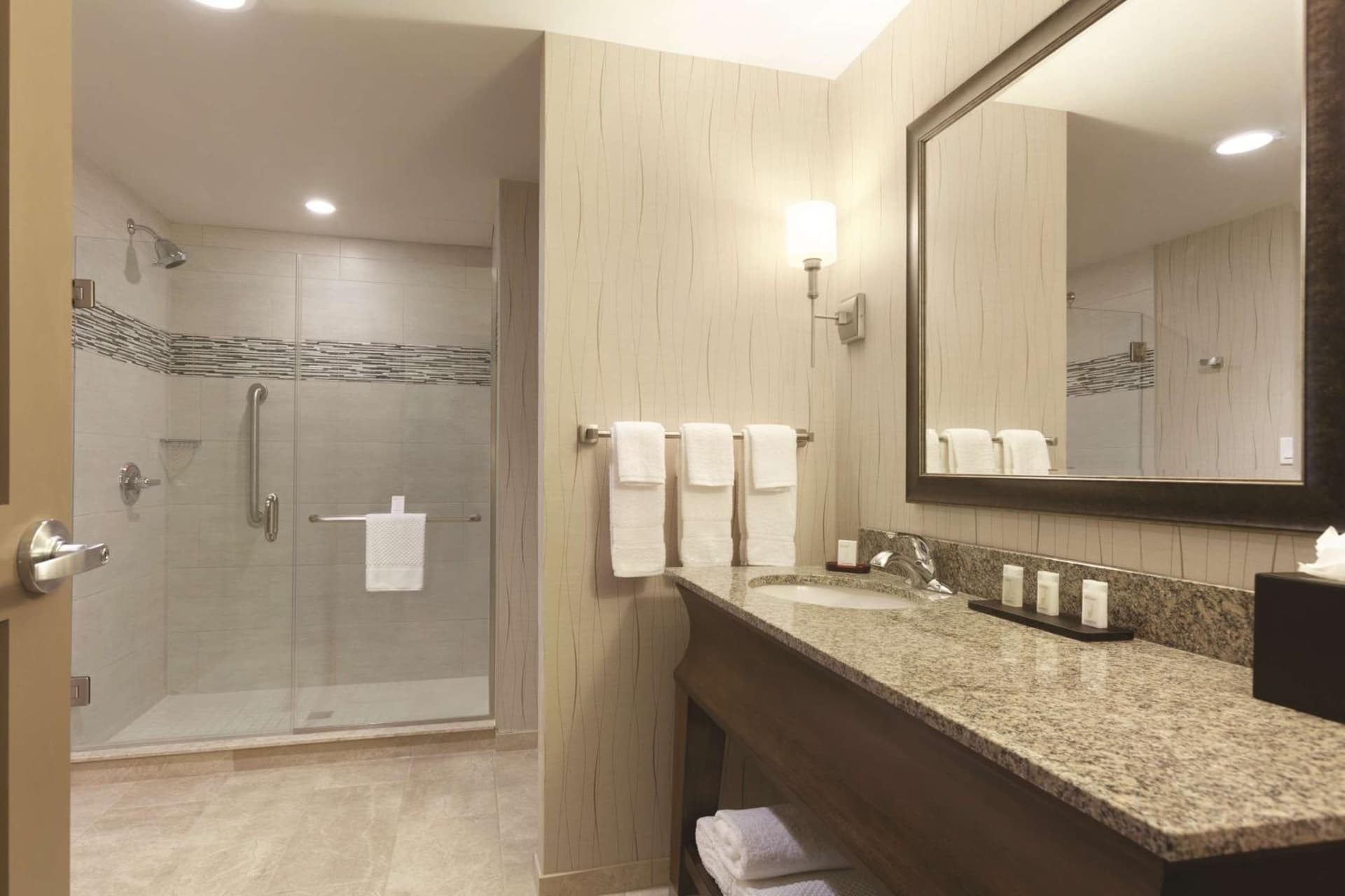 Embassy Suites Saratoga Springs gallery photo in Saratoga Springs, NY — image 8
