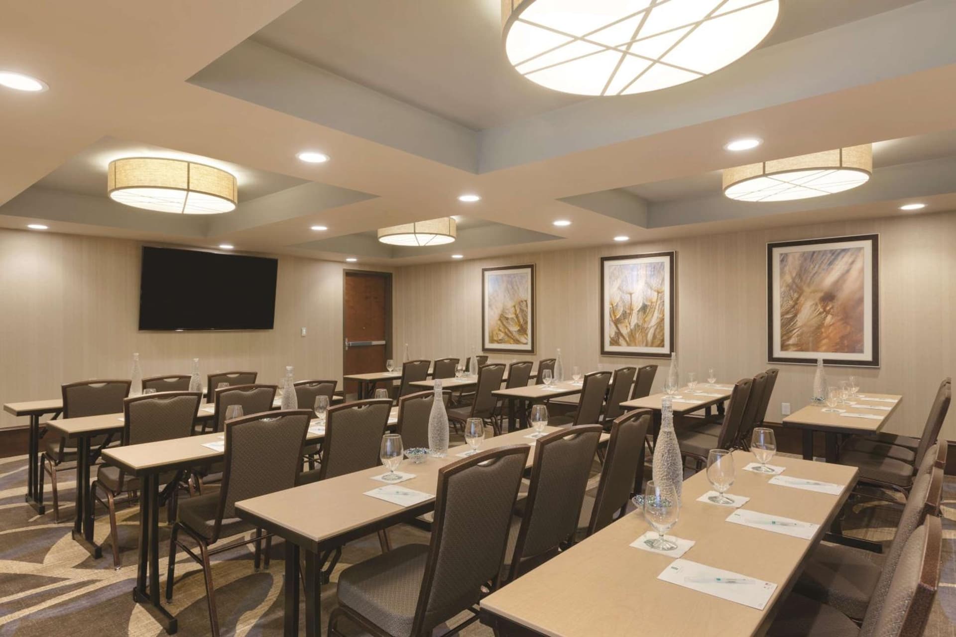 Embassy Suites Saratoga Springs gallery photo in Saratoga Springs, NY — image 12