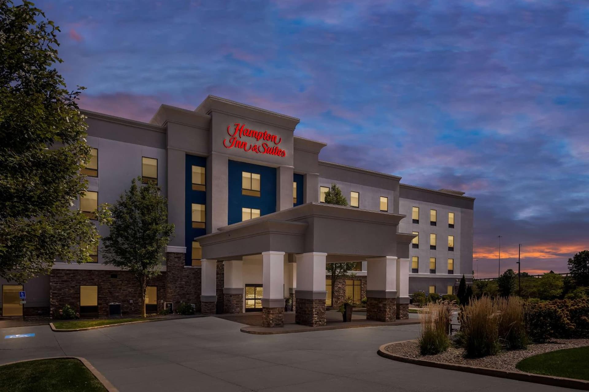 Hampton Inn & Suites Canton gallery photo in North Canton, OH — image 31