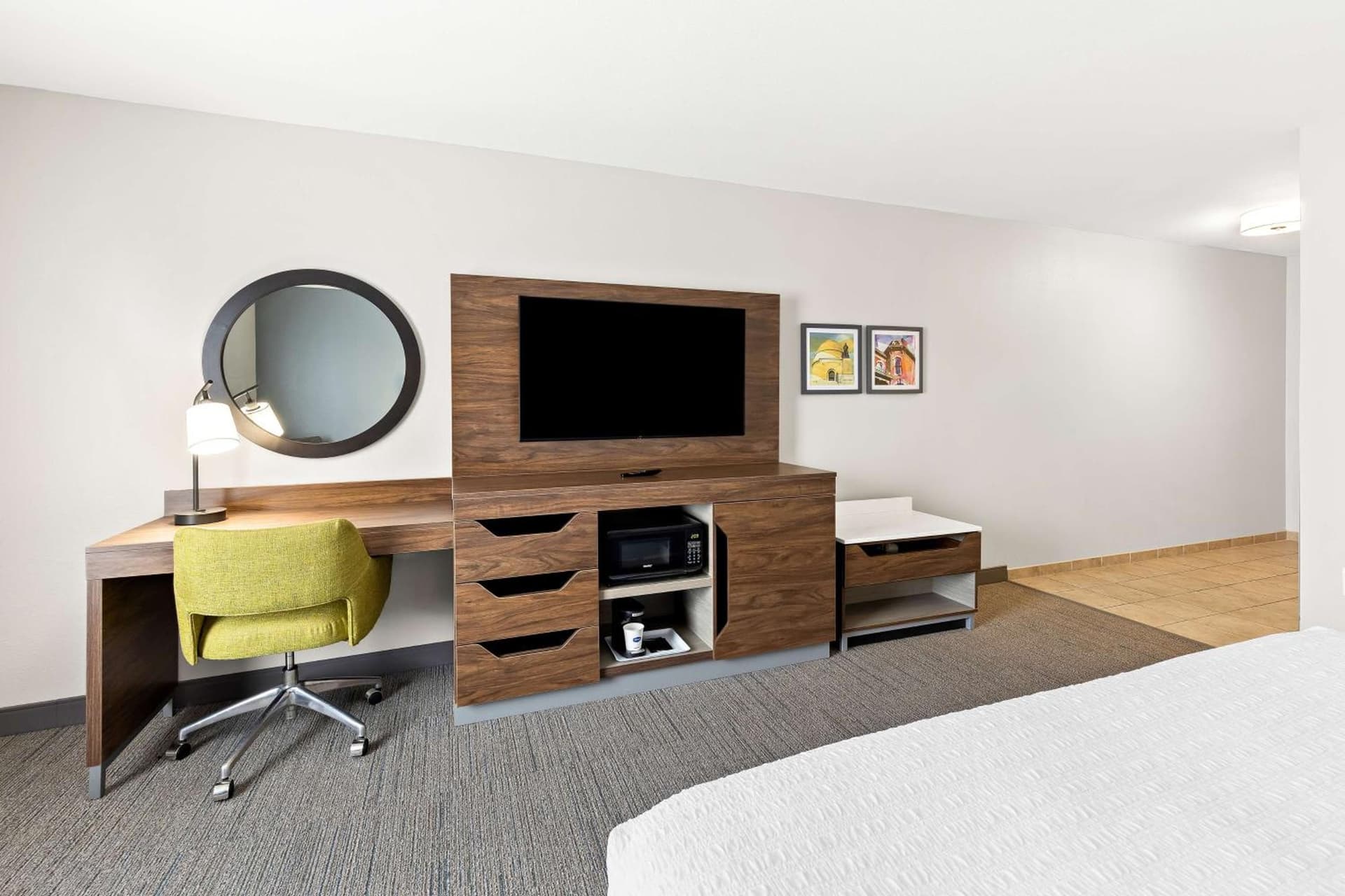 Hampton Inn & Suites Canton interior in North Canton, OH — gallery photo 2