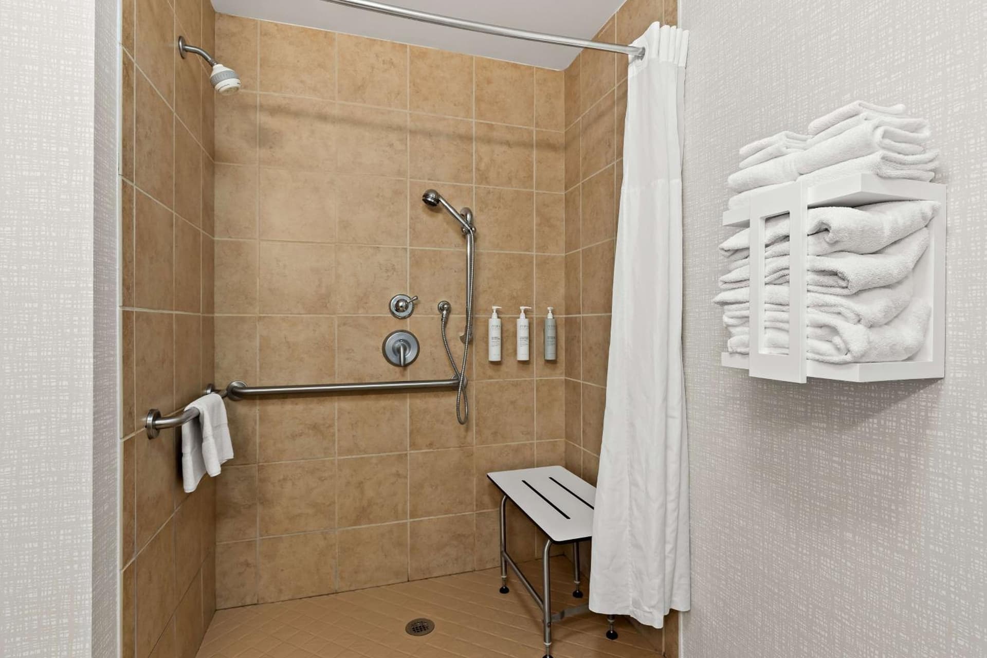 Hampton Inn & Suites Canton gallery photo in North Canton, OH — image 24