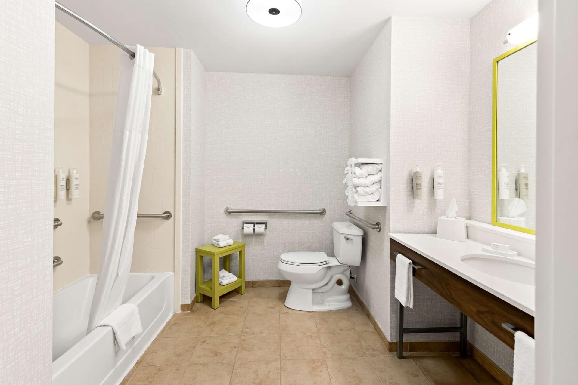 Hampton Inn & Suites Canton gallery photo in North Canton, OH — image 27