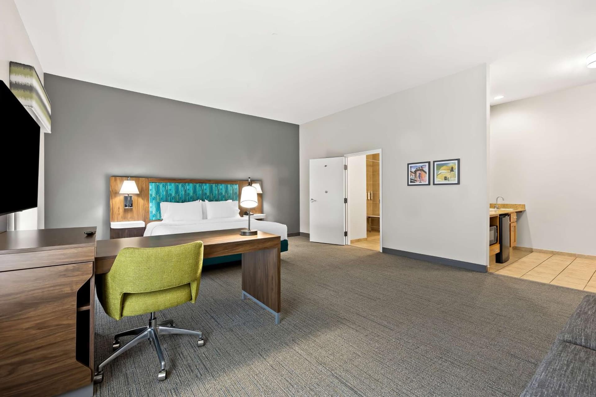 Hampton Inn & Suites Canton gallery photo in North Canton, OH — image 12