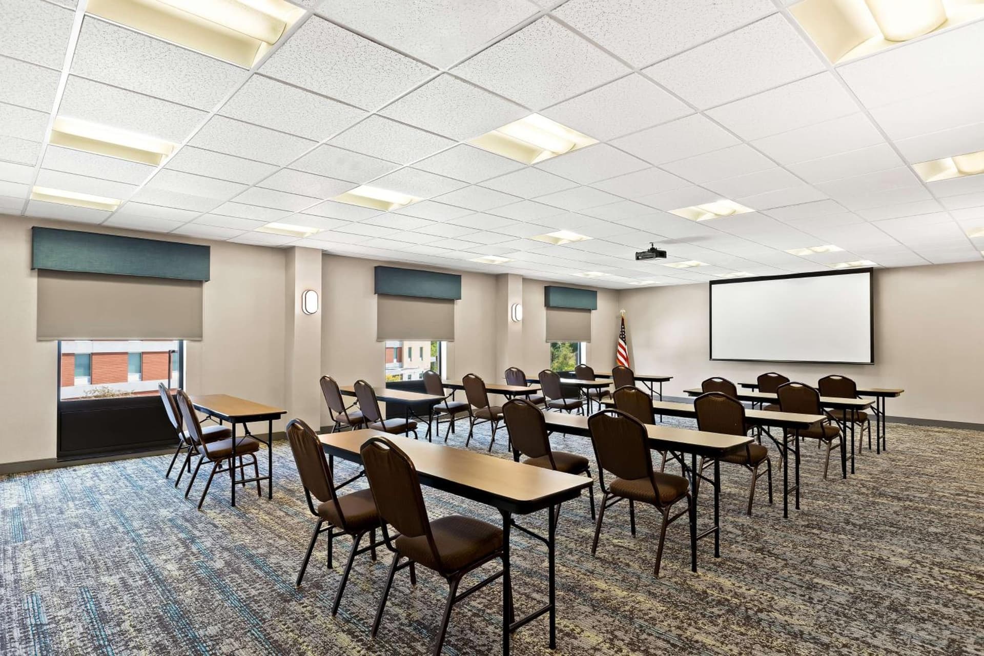 Hampton Inn & Suites Canton gallery photo in North Canton, OH — image 9