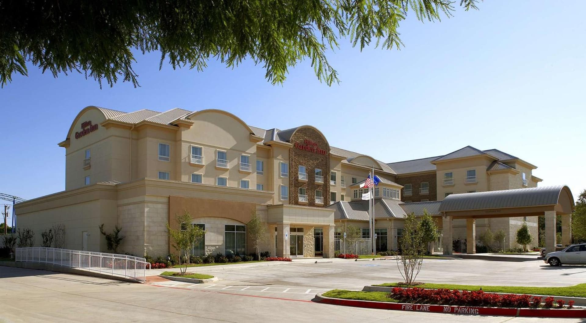 Hilton Garden Inn Dallas Arlington interior in Arlington, TX — gallery photo 2