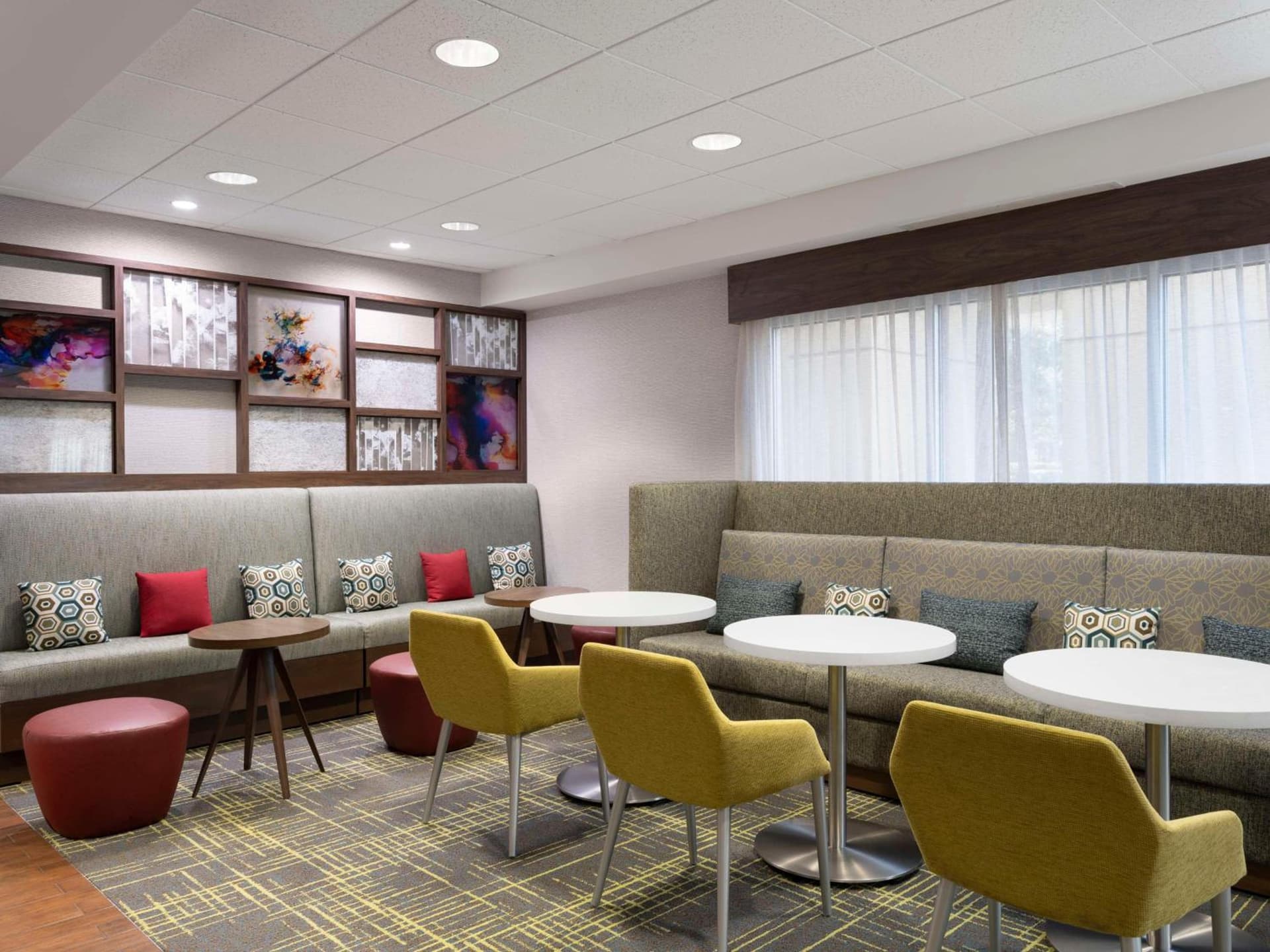 Hampton Inn Houston Near the Galleria interior in Houston, TX — gallery photo 2