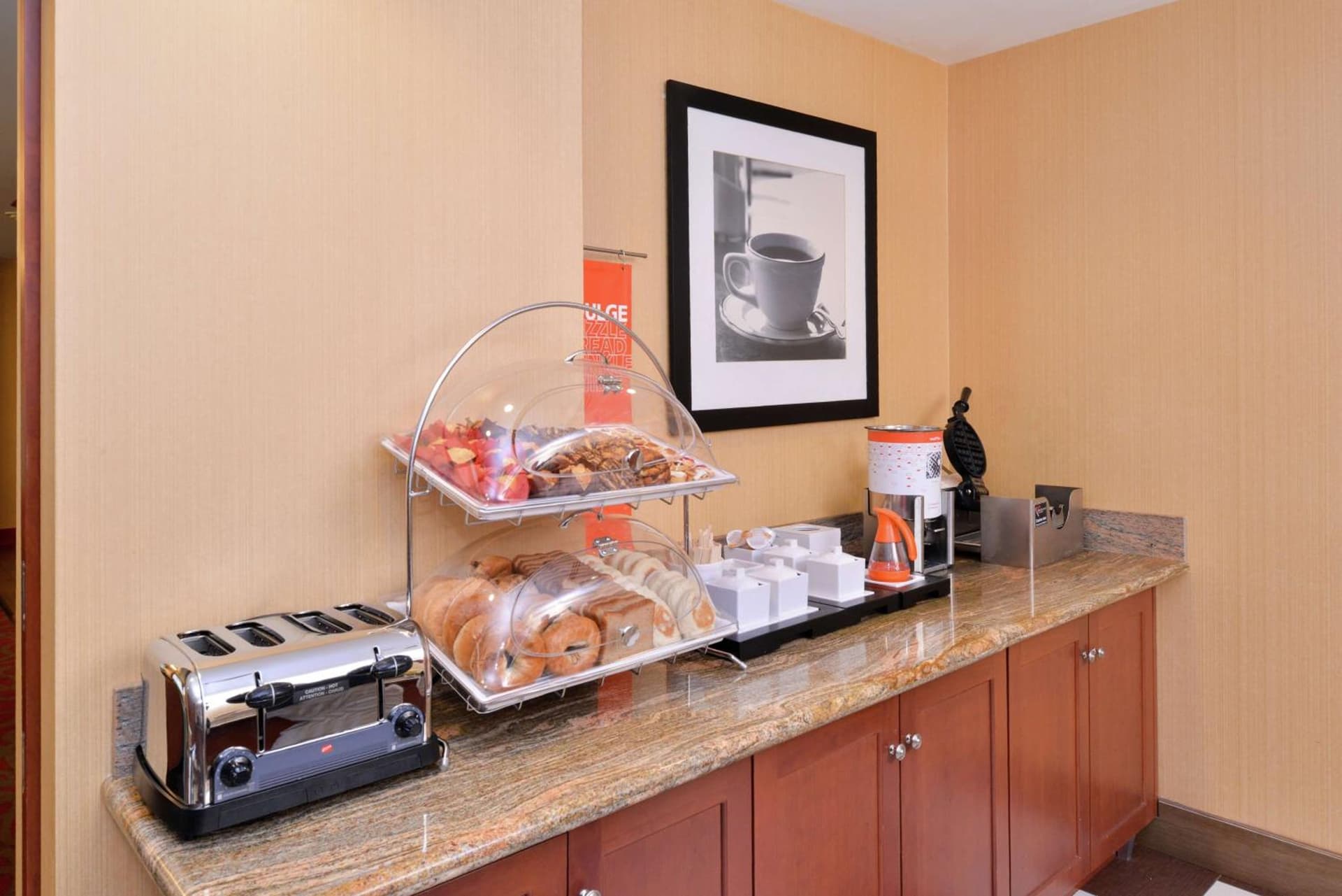 Hampton Inn Martinsburg gallery photo in Martinsburg, WV — image 12