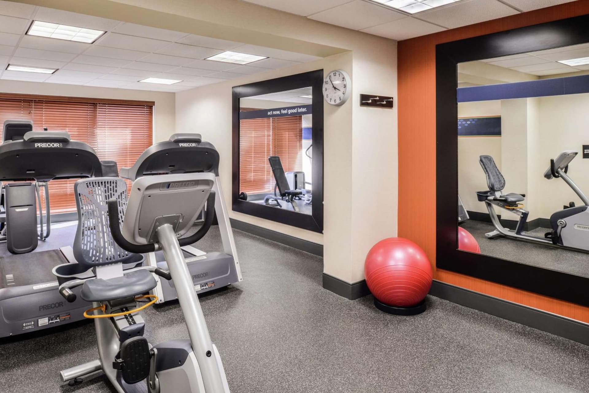 Hampton Inn Martinsburg gallery photo in Martinsburg, WV — image 6