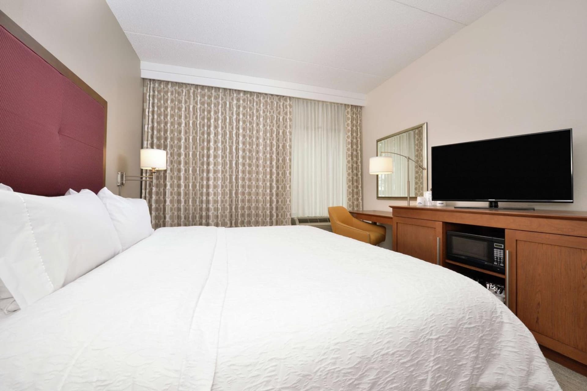 Hampton Inn Martinsburg interior in Martinsburg, WV — gallery photo 2