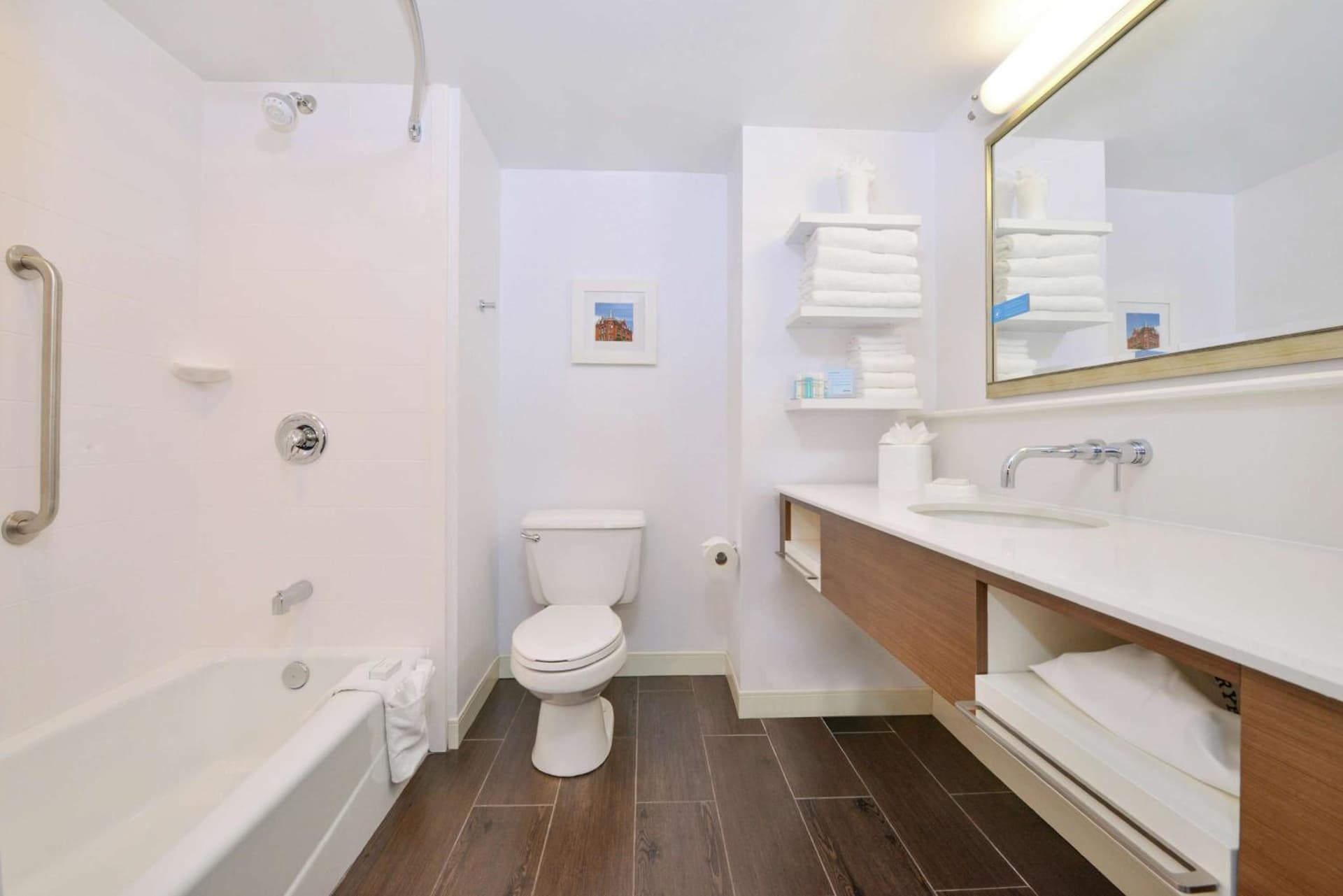Hampton Inn Martinsburg gallery photo in Martinsburg, WV — image 7