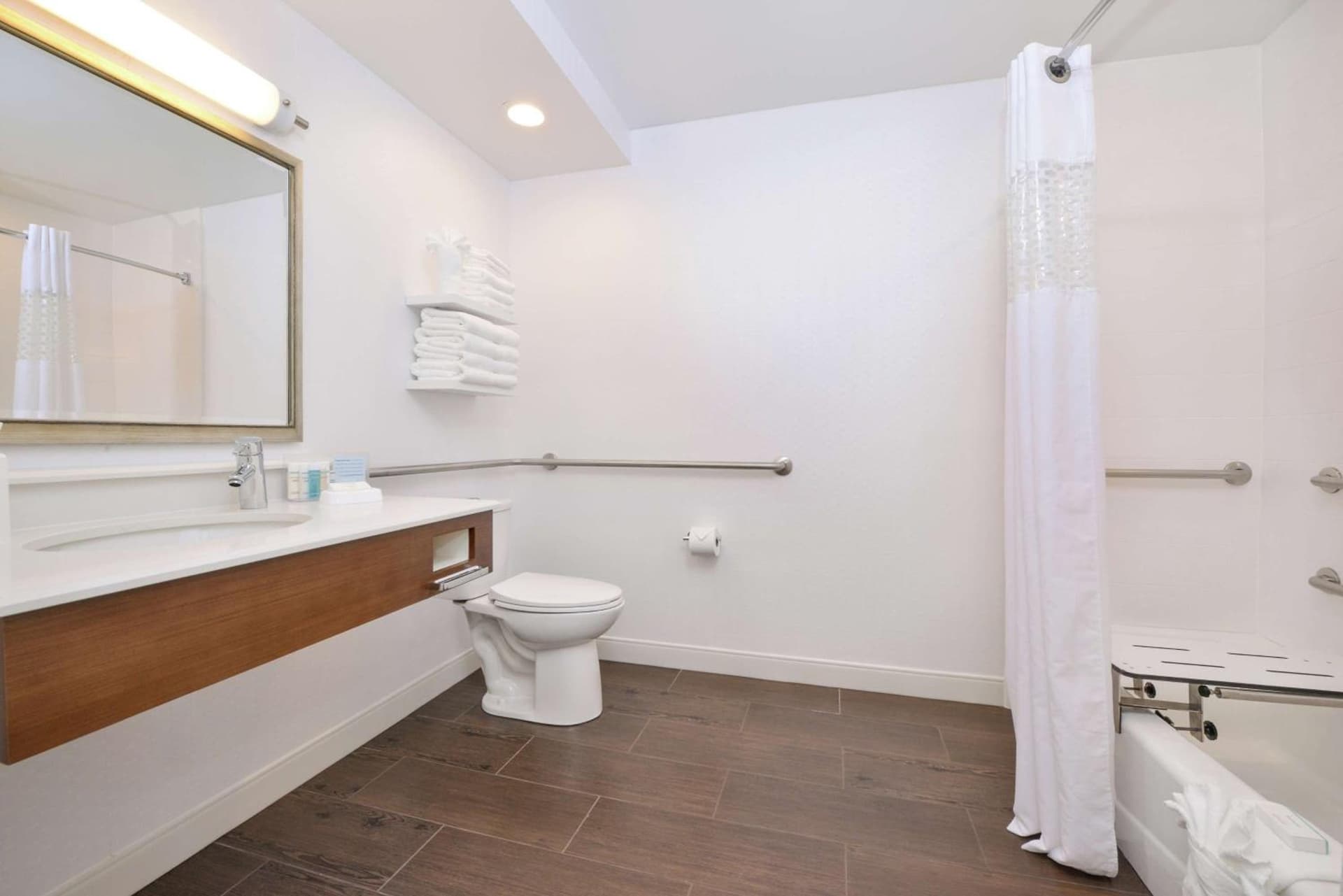 Hampton Inn Martinsburg gallery photo in Martinsburg, WV — image 26