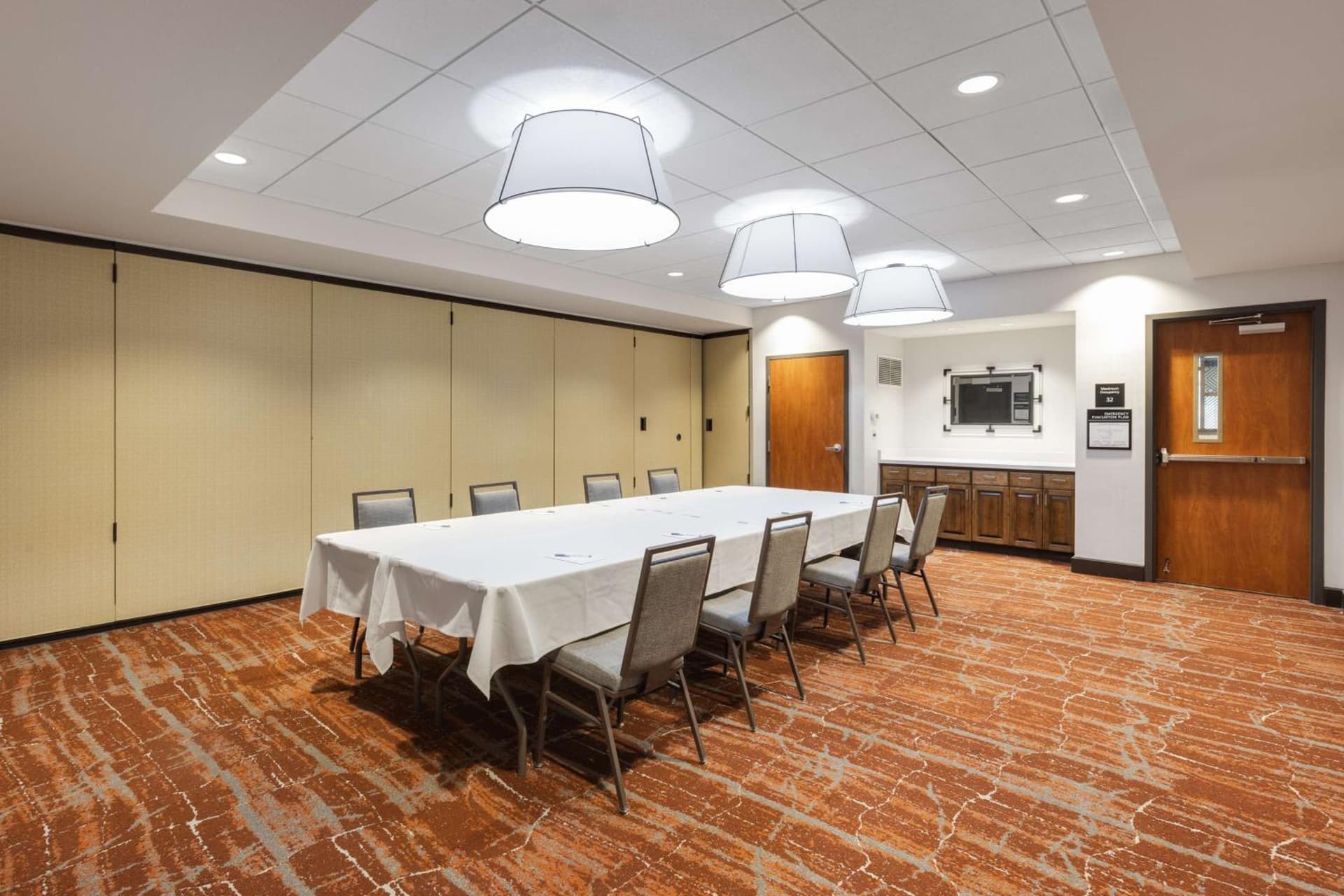 Hampton Inn & Suites Yuba City interior in Yuba City, CA — gallery photo 2