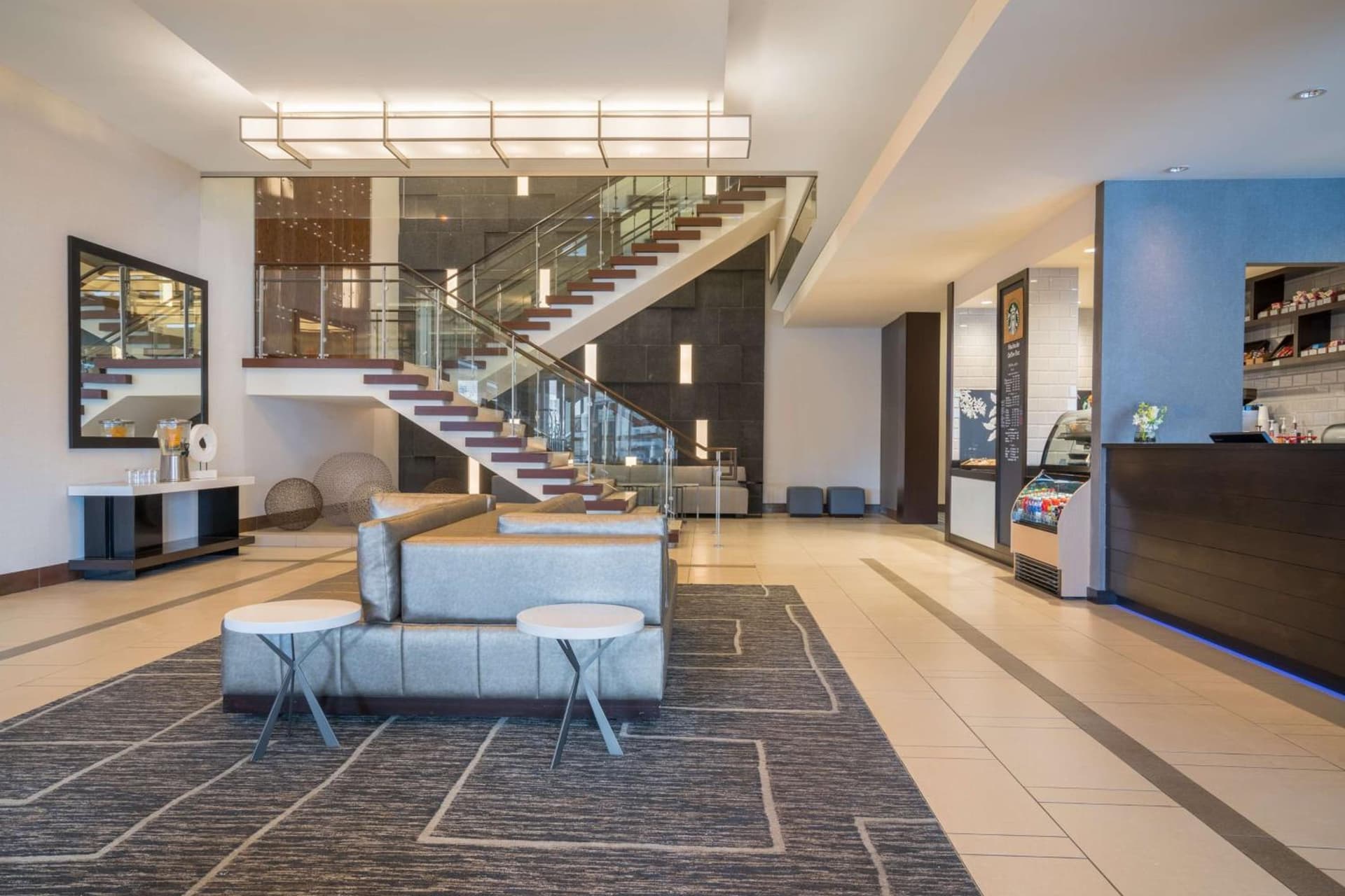 Hilton Minneapolis Bloomington gallery photo in Bloomington, MN — image 8