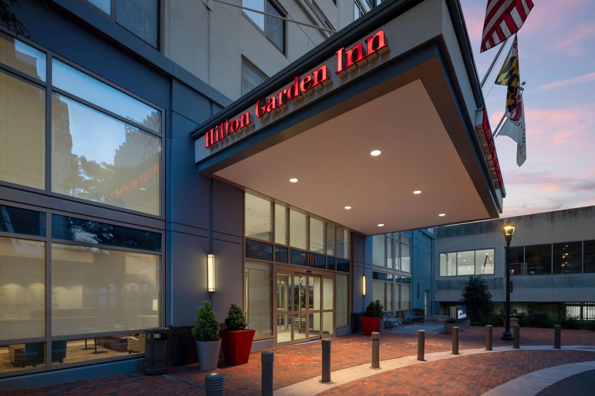 Hilton Garden Inn Bethesda Downtown interior in Bethesda, MD — gallery photo 2