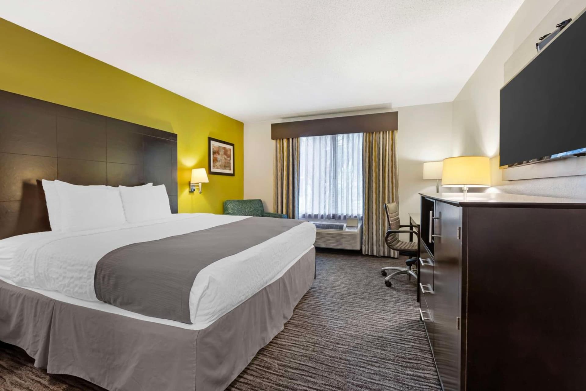 Best Western Magnolia Inn and Suites interior in Ladson, SC — gallery photo 2