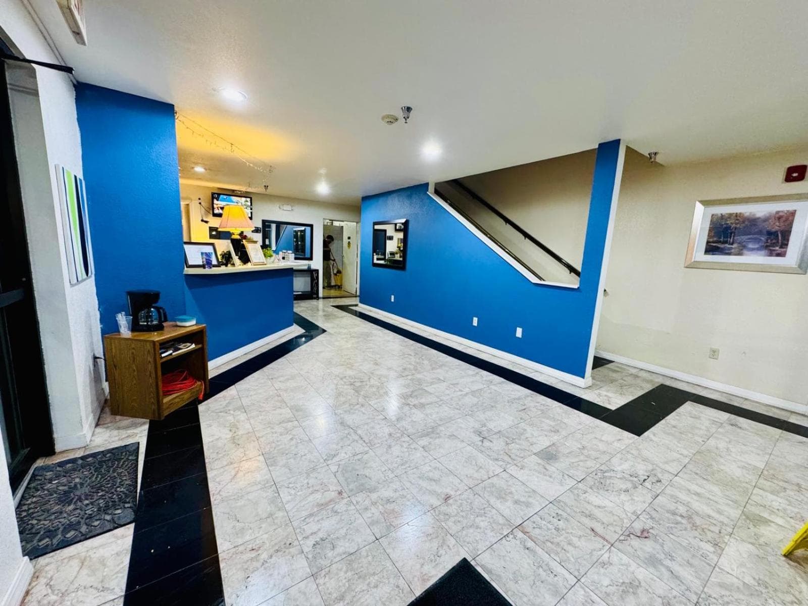 Express inn Junction city interior in Junction City, KS — gallery photo 2