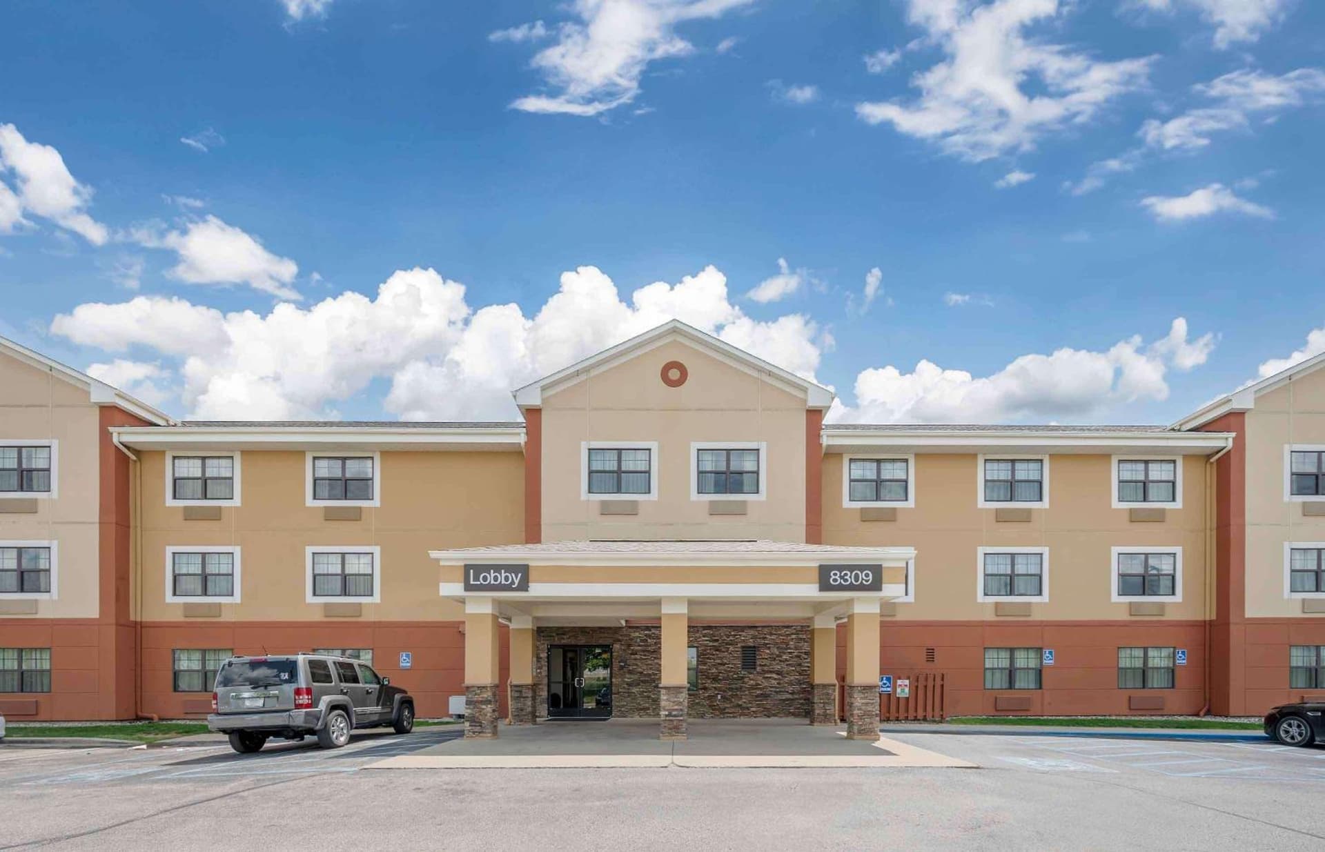 Extended Stay America Suites - Fort Wayne - South interior in Fort Wayne, IN — gallery photo 2
