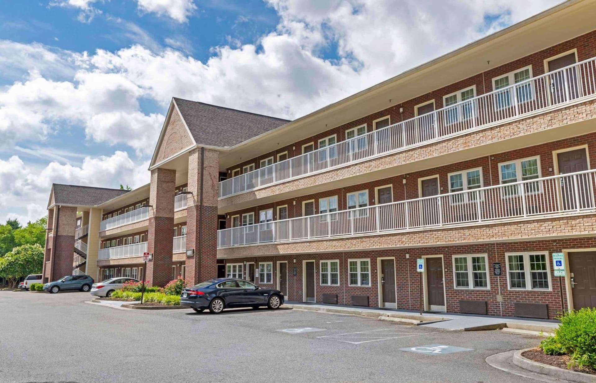 Extended Stay America Suites - Richmond - W Broad Street - Glenside - South interior in Richmond, VA — gallery photo 2