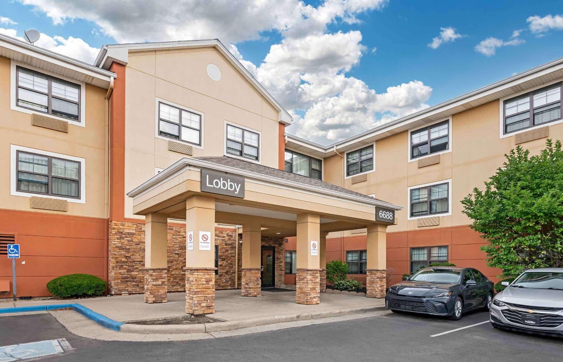 Extended Stay America Suites - Dayton - North interior in Dayton, OH — gallery photo 2